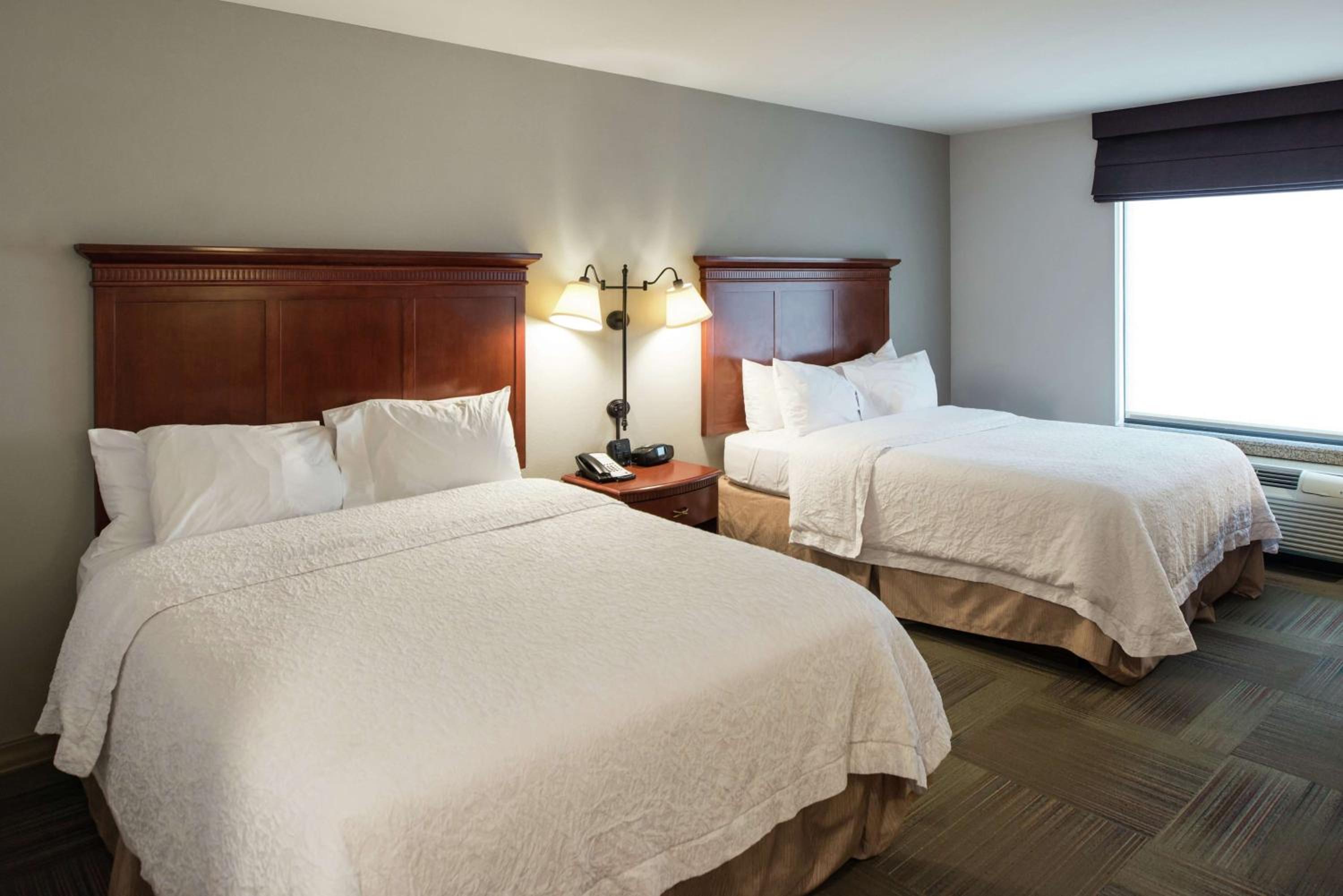 Room with Two Queen Beds - Non-Smoking - Photo 3