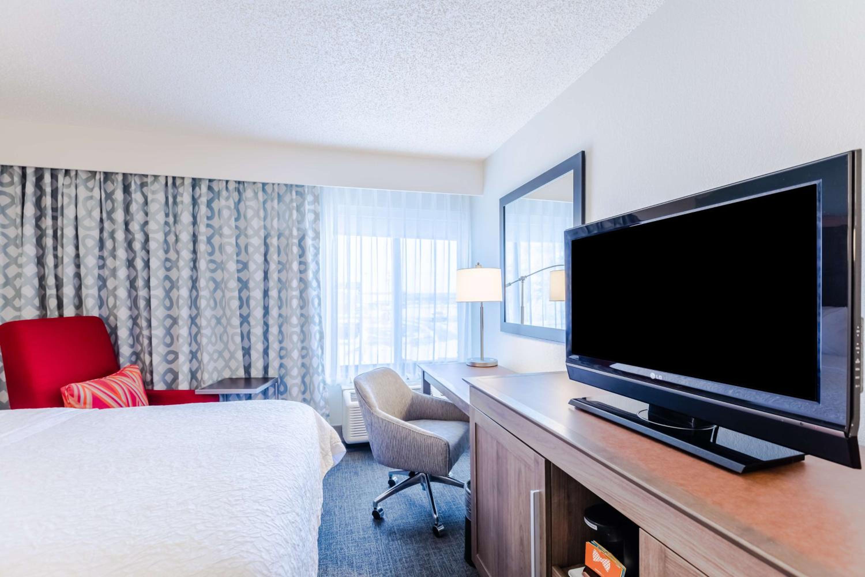 Room with Two Queen Beds - Non-Smoking - Photo 2
