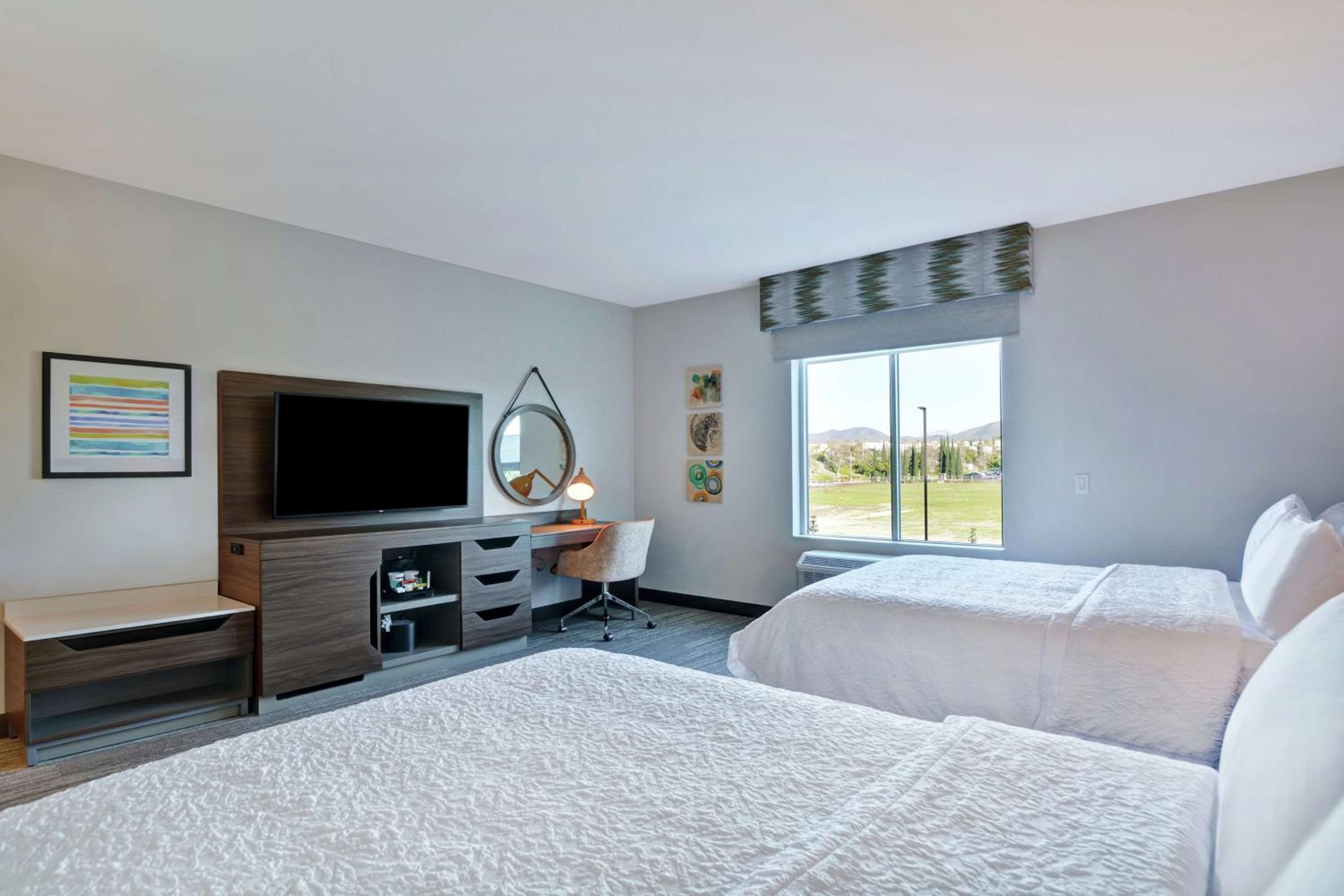 Queen Room with Two Queen Beds - Mobility Access/Non-Smoking photo 2