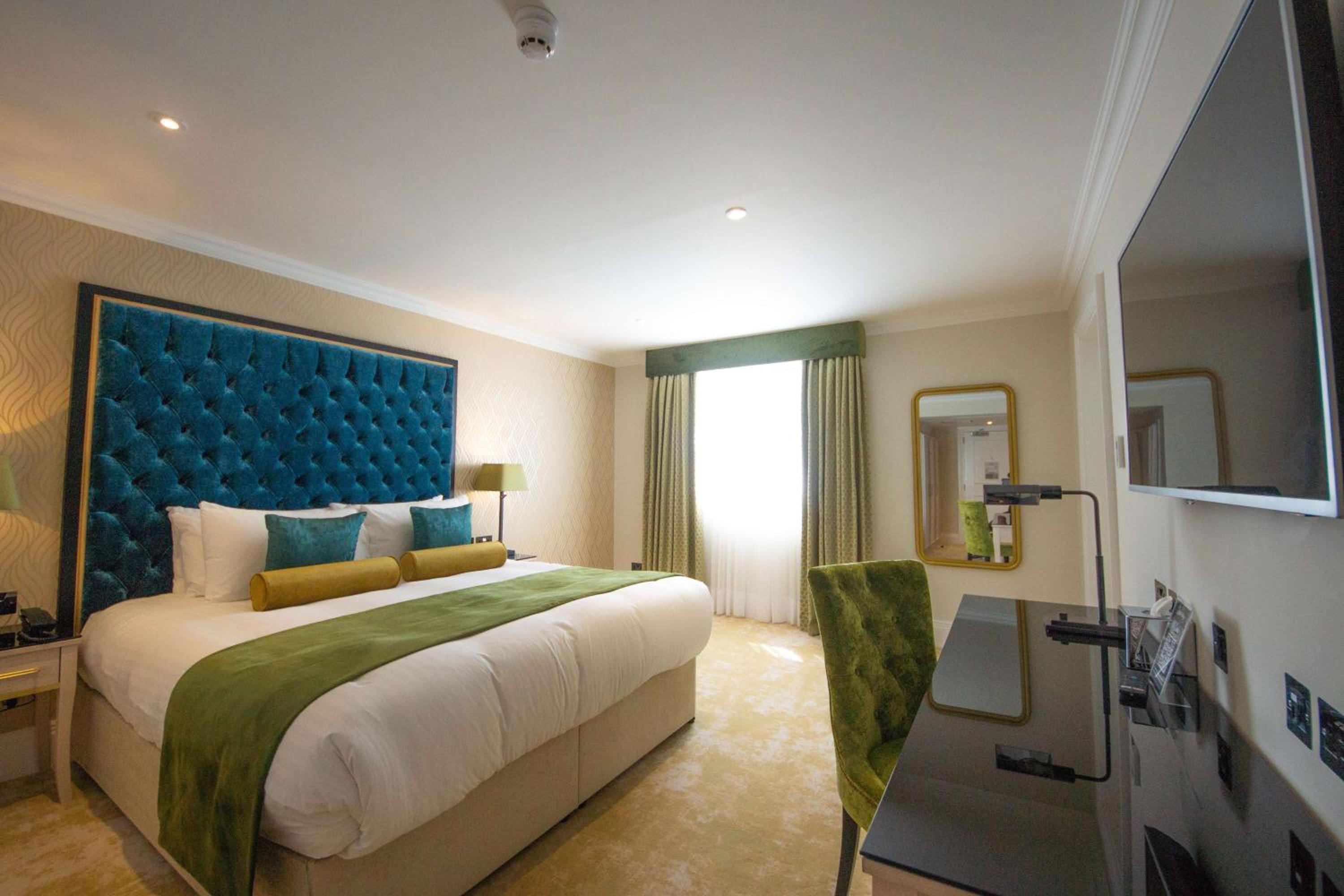 Deluxe King Suite - Photo 2