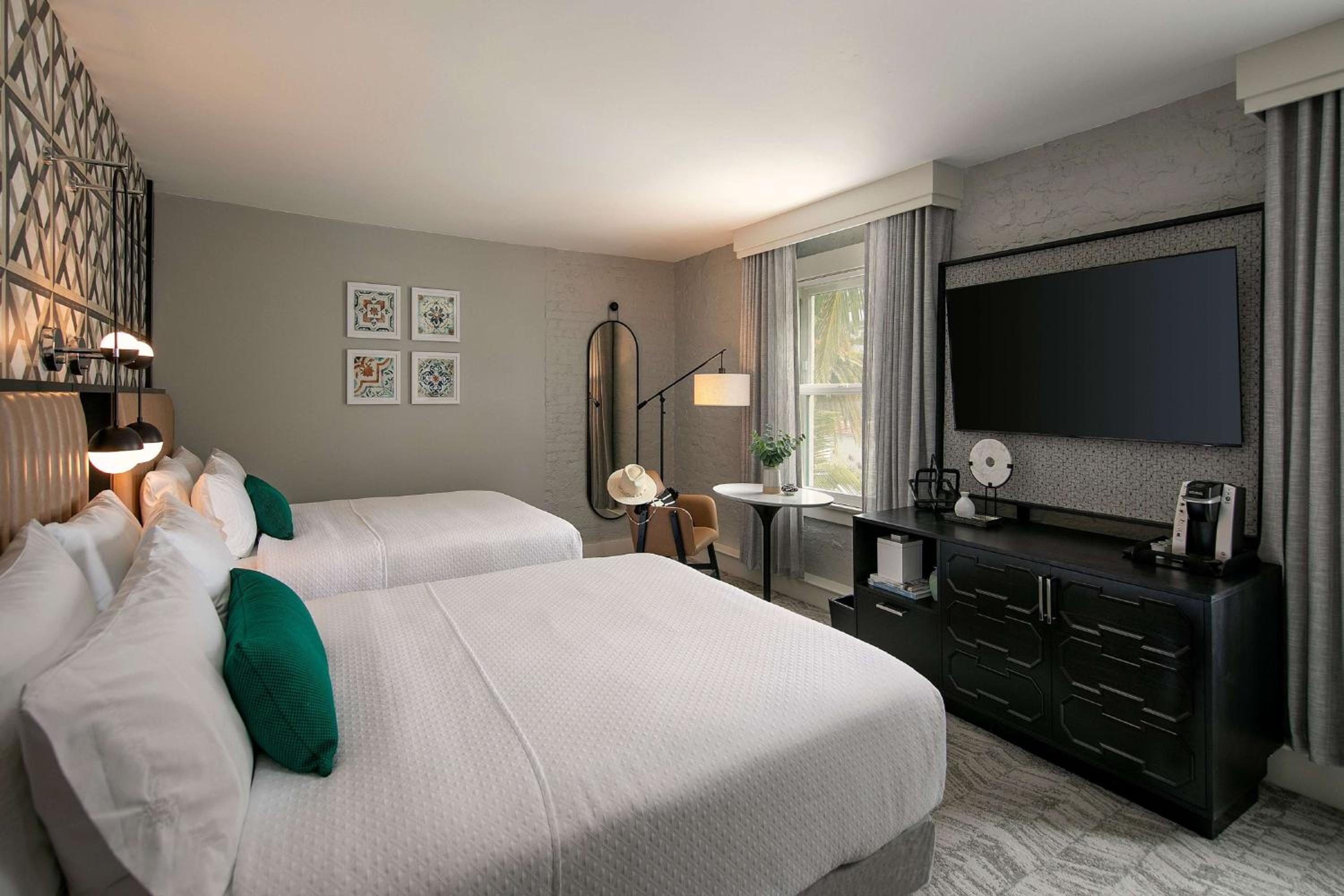 Queen Room with Two Queen Beds - Photo 2
