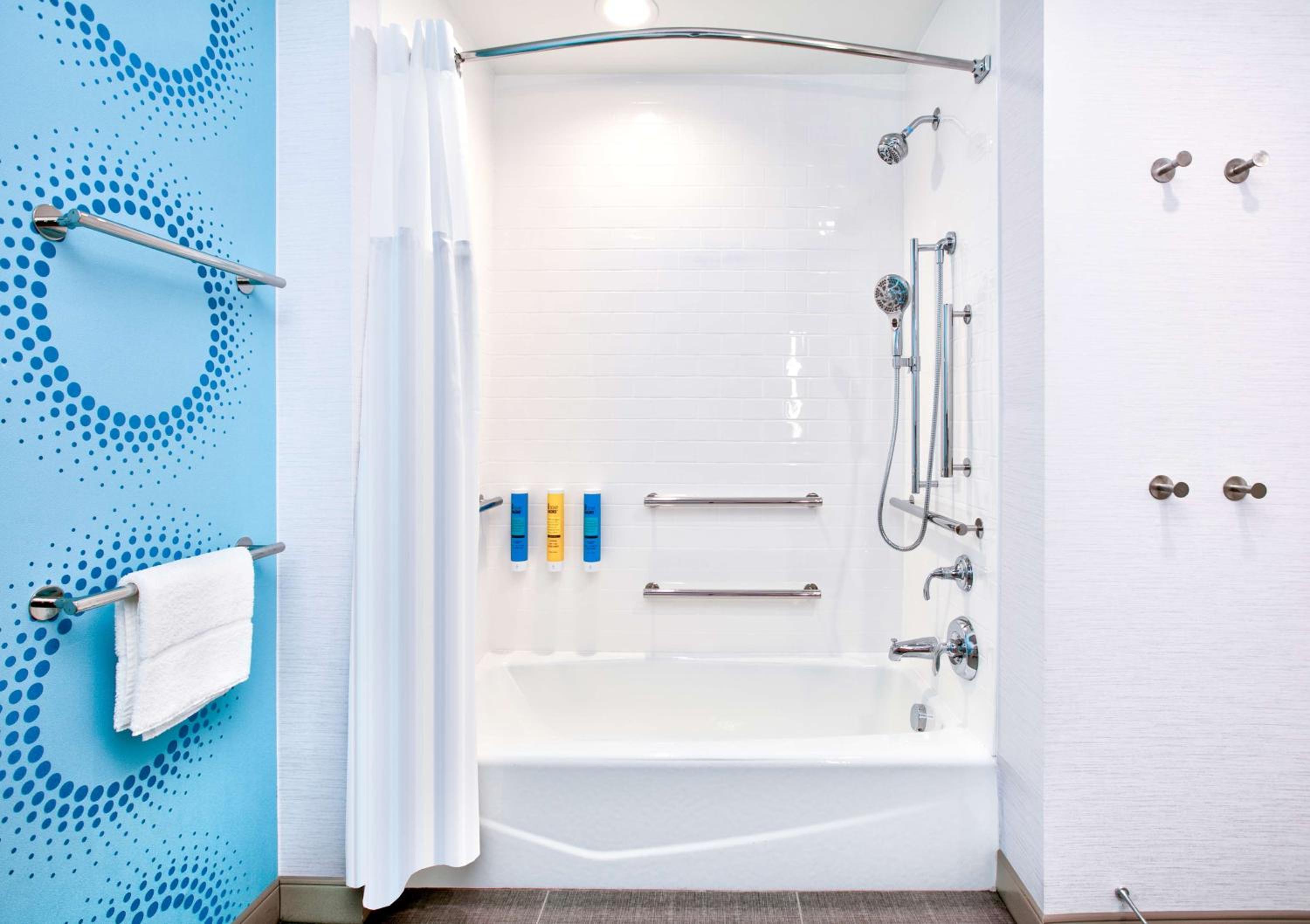 King Room with Bath Tub - Mobility Access - Photo 3