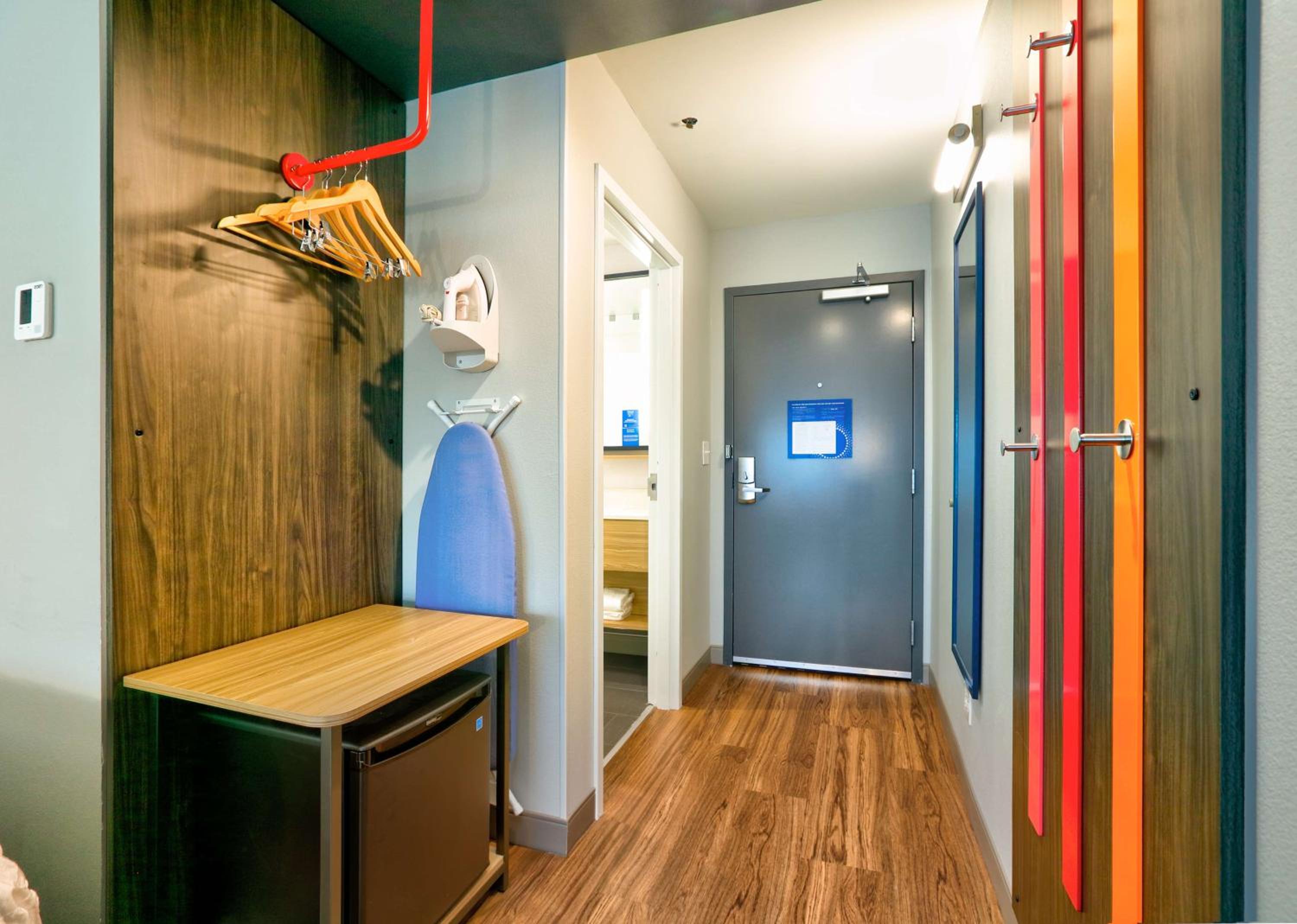 King Room with Bath Tub - Mobility Access - Photo 1