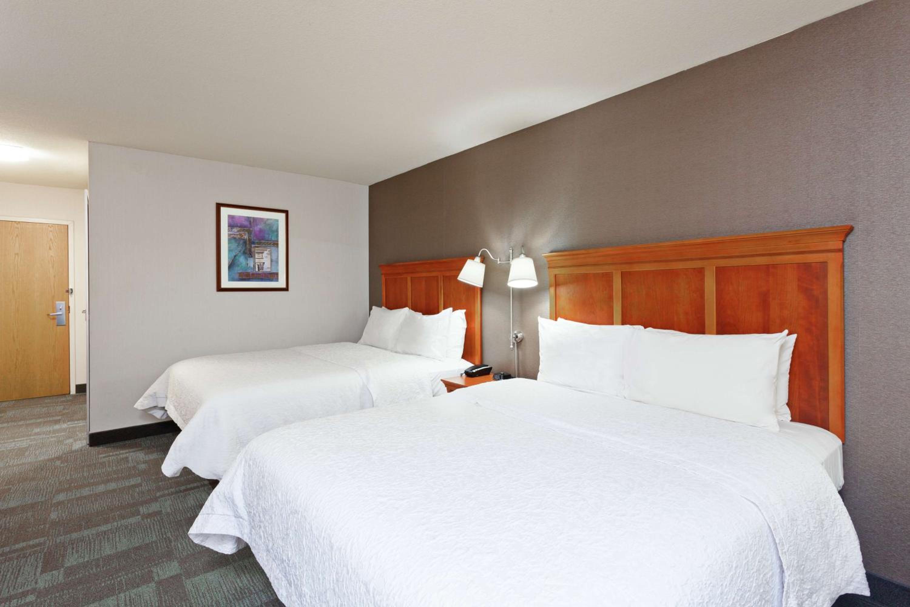 Room with Two Queen Beds - Non-Smoking - Photo 2