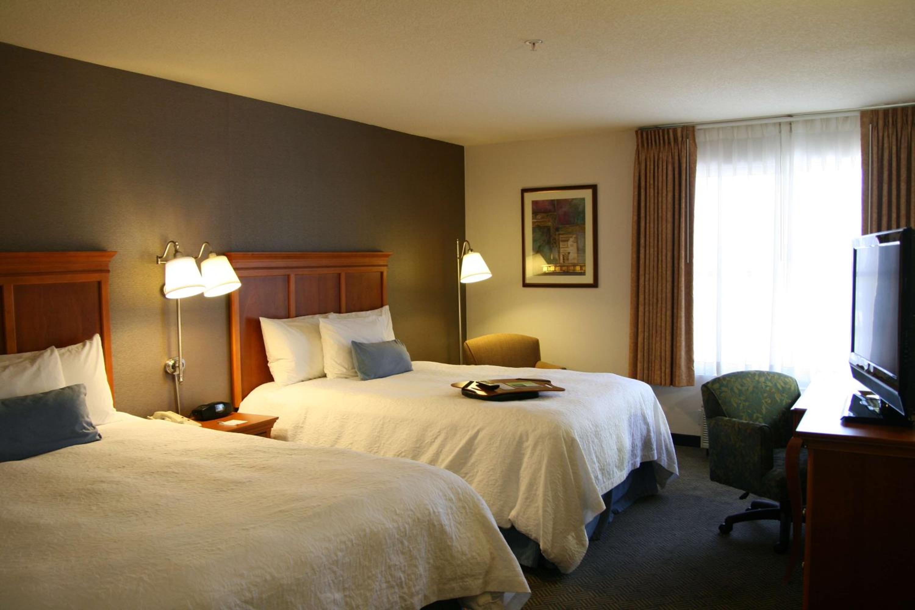 Room with Two Queen Beds - Non-Smoking - Photo 5