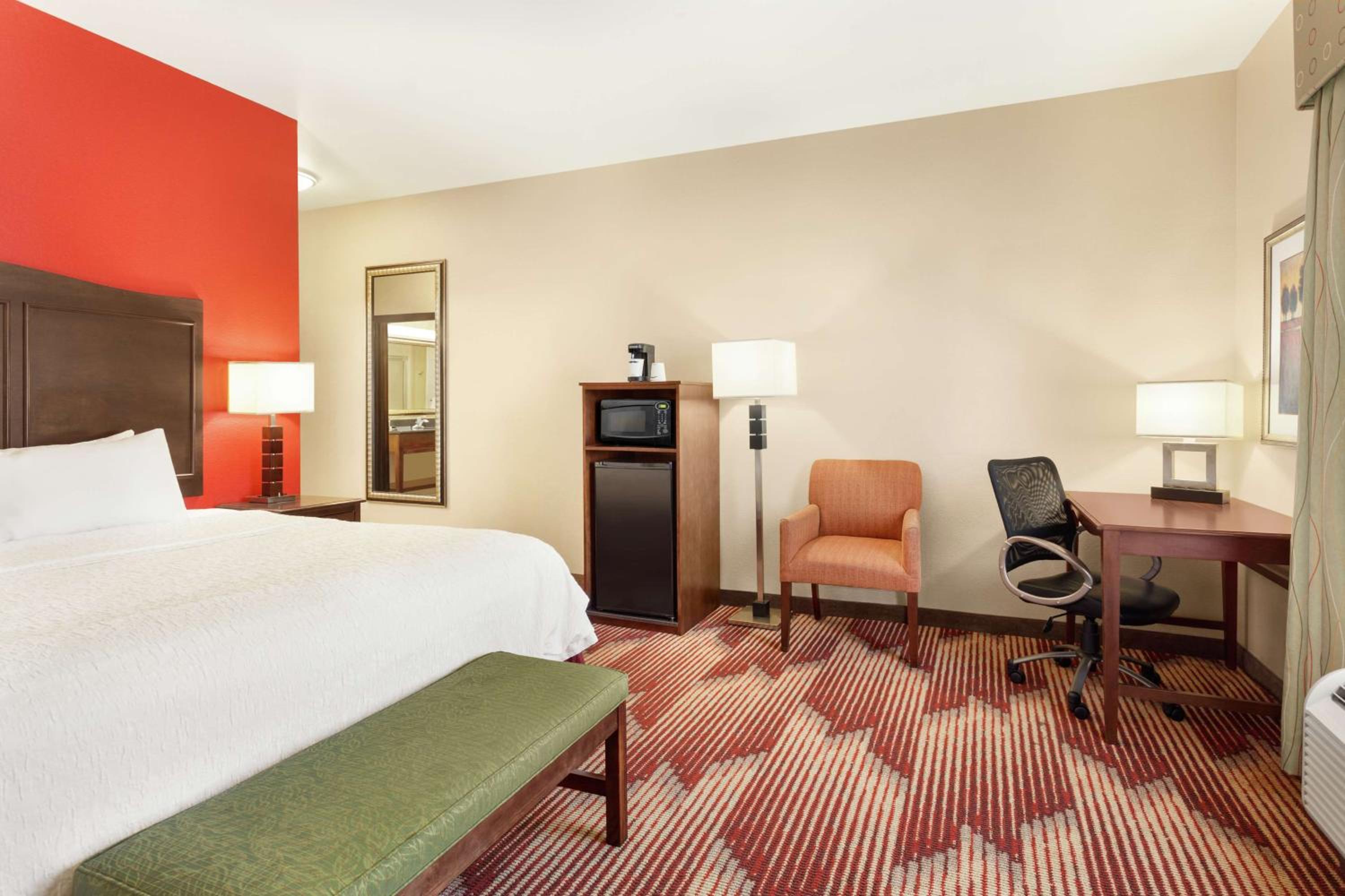 King Room with King Bed - Non-Smoking - Photo 1