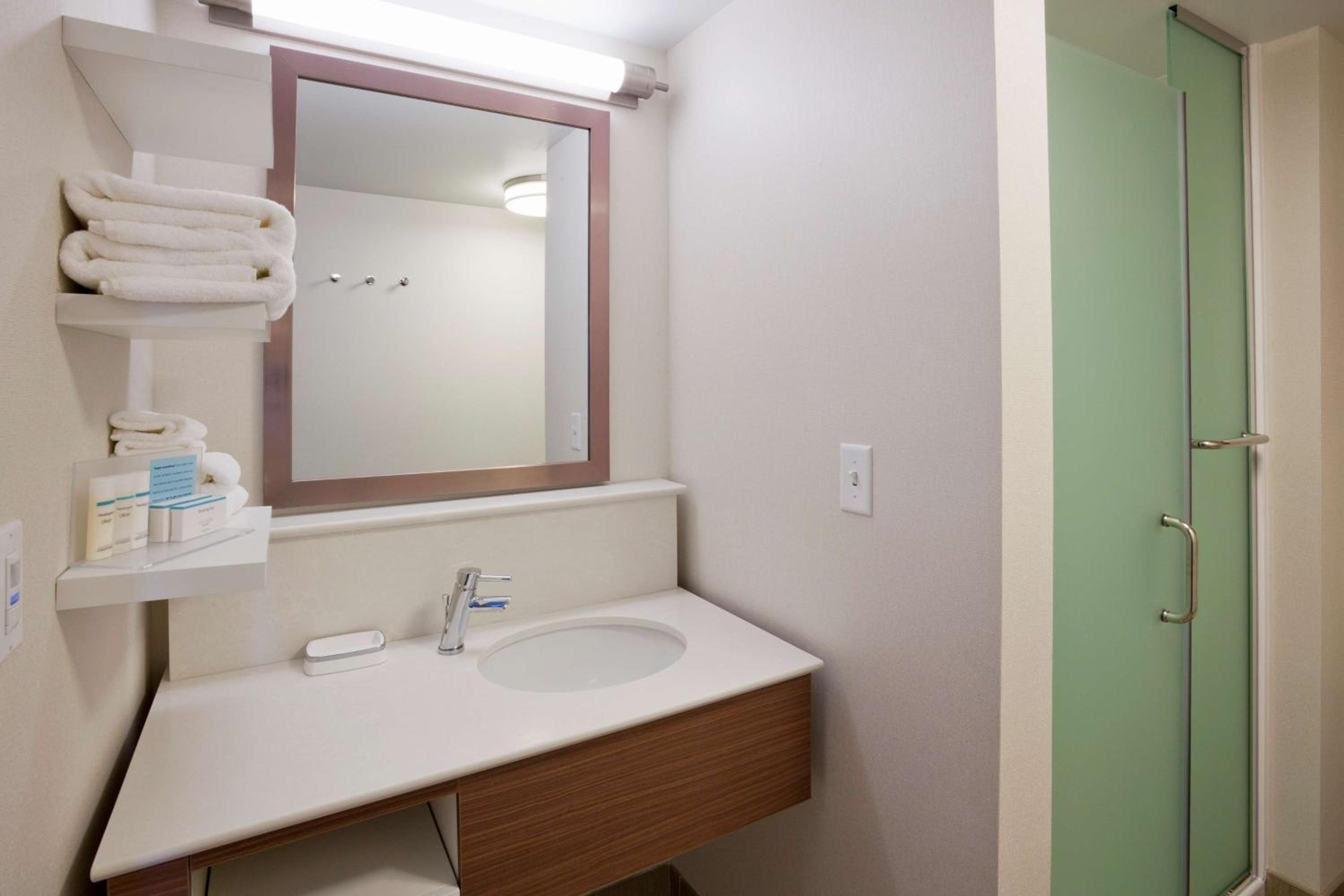King Room - Non-Smoking photo 3