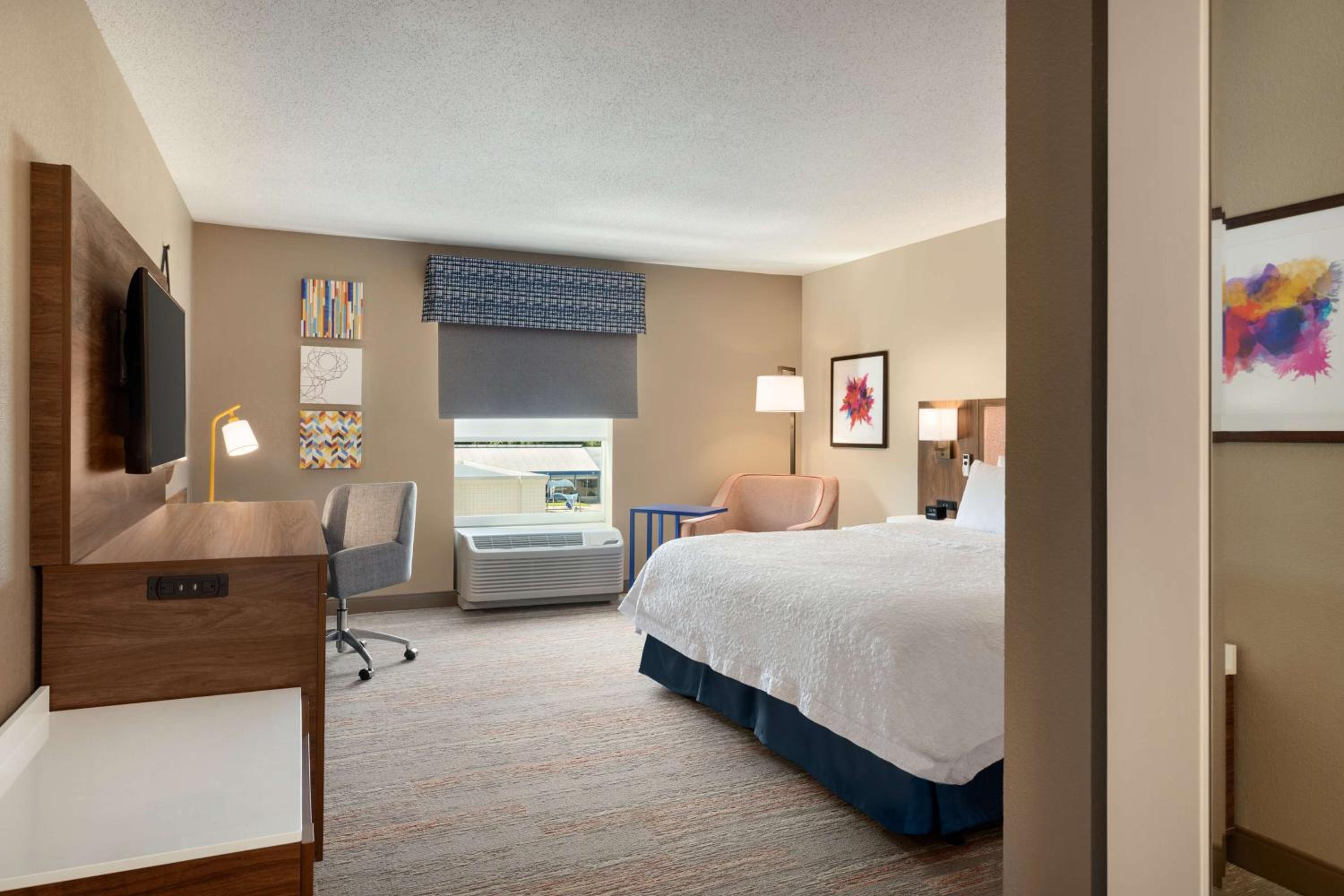 King Room with Accessible Tub - Mobility and Hearing Access/Non-Smoking - Photo 1