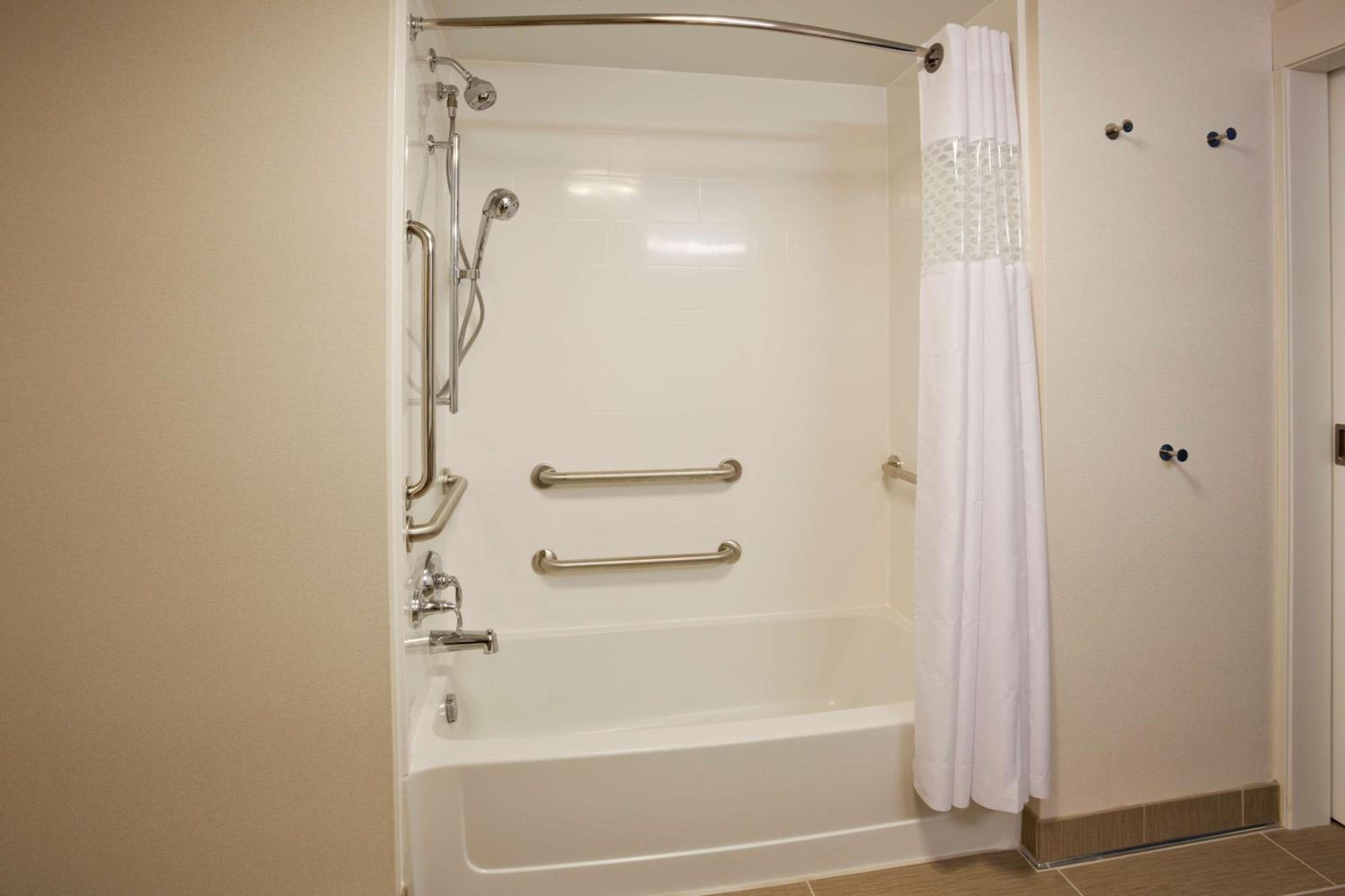 Queen Room with Two Queen Beds - Mobility Access/Non-Smoking