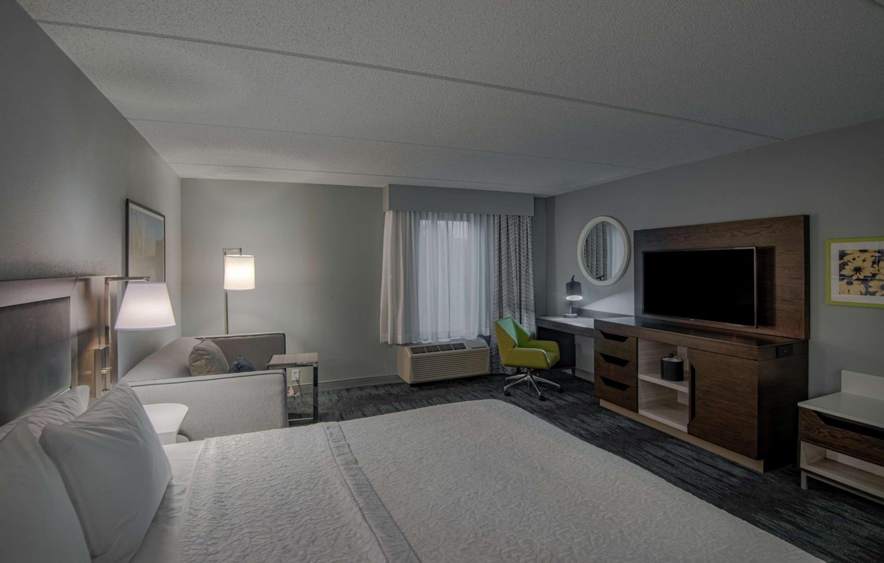 King Room with Sofa Bed - Non-Smoking - Photo 1