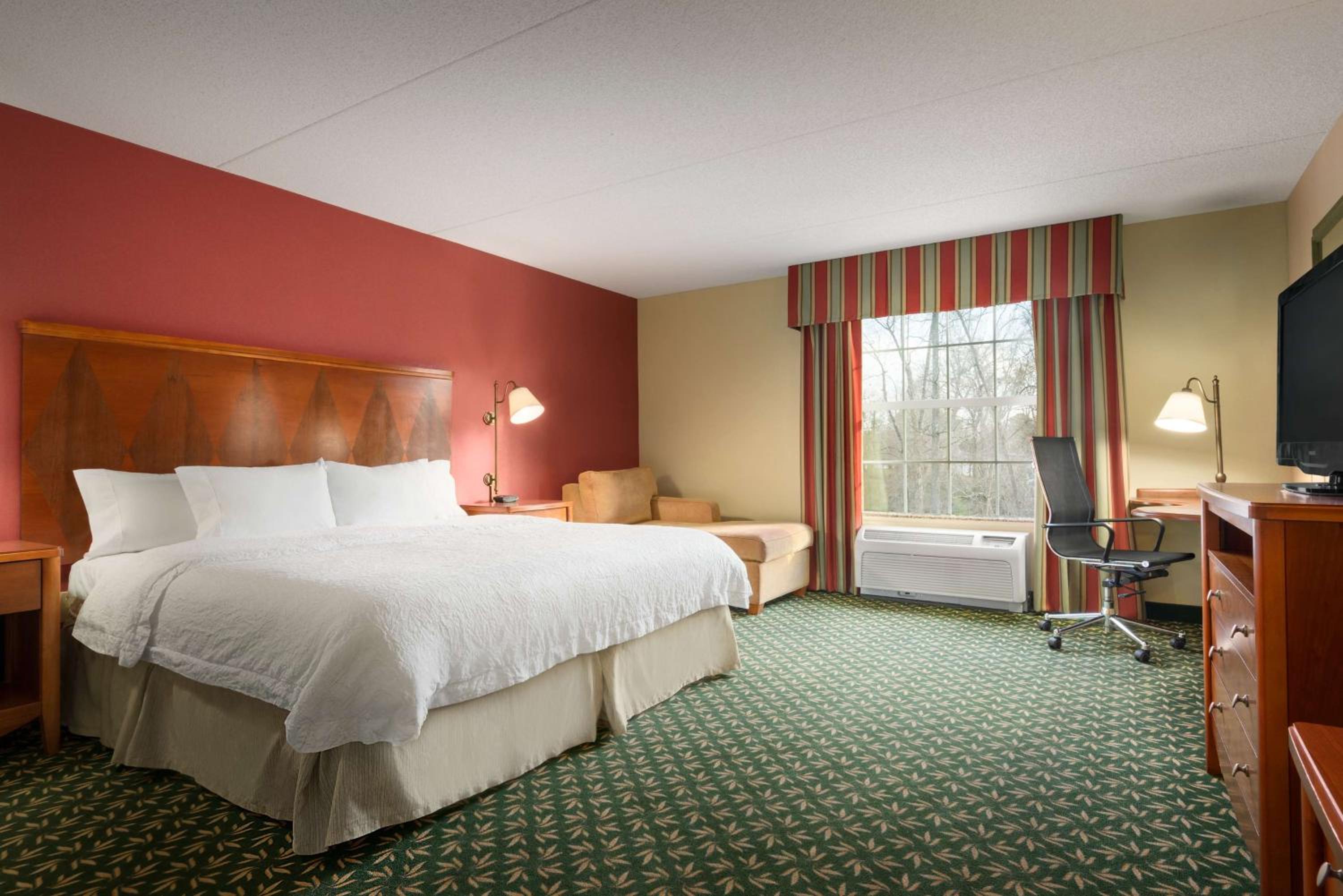 King Room with Accessible Tub - Mobility and Hearing Access/Non-Smoking