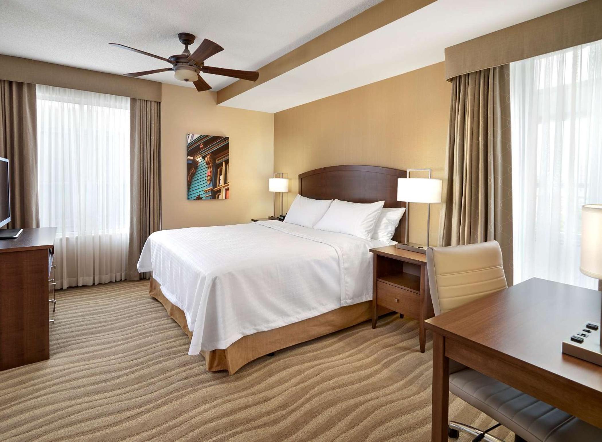 One-Bedroom King Suite - Non-Smoking