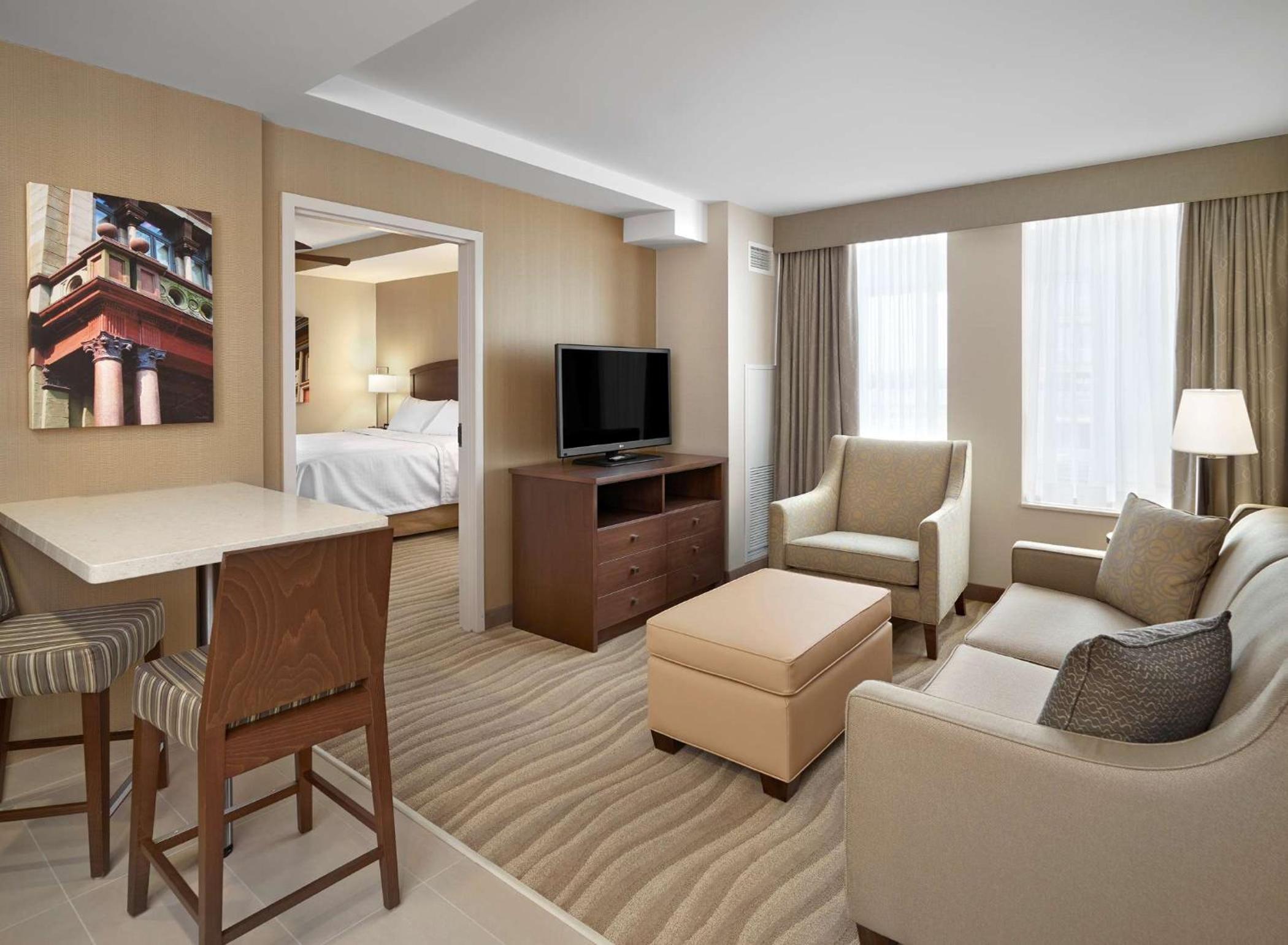 One-Bedroom King Suite - Non-Smoking