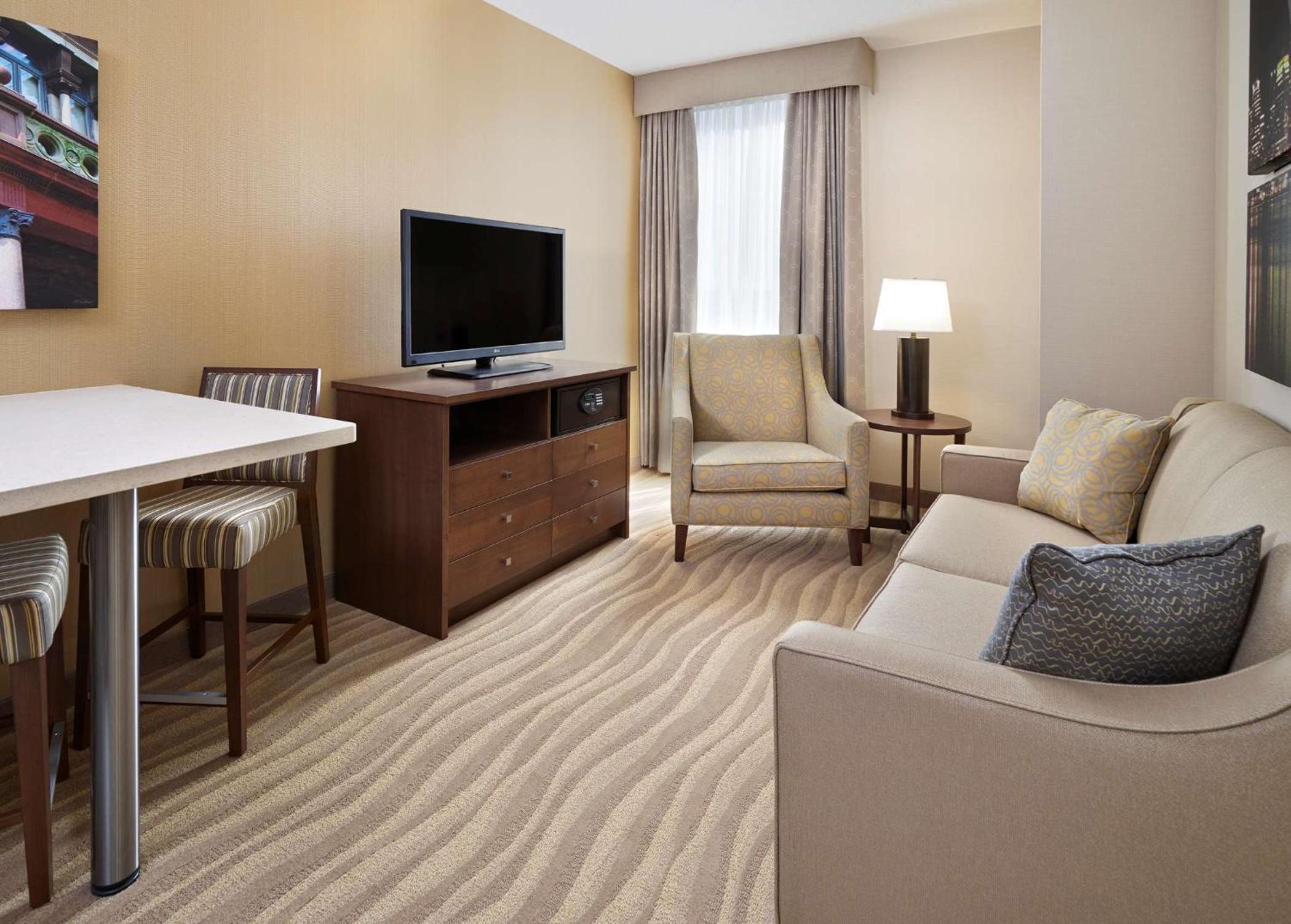 One Bedroom Suite with Two Queen Beds thumbnail 6