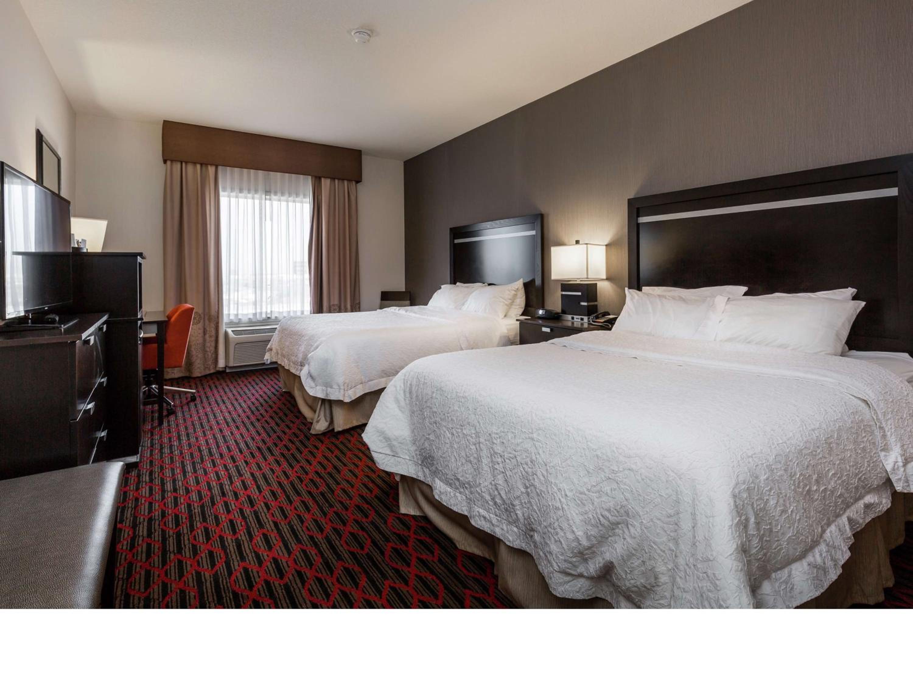 Room with Two Queen Beds - Non-Smoking - Photo 2