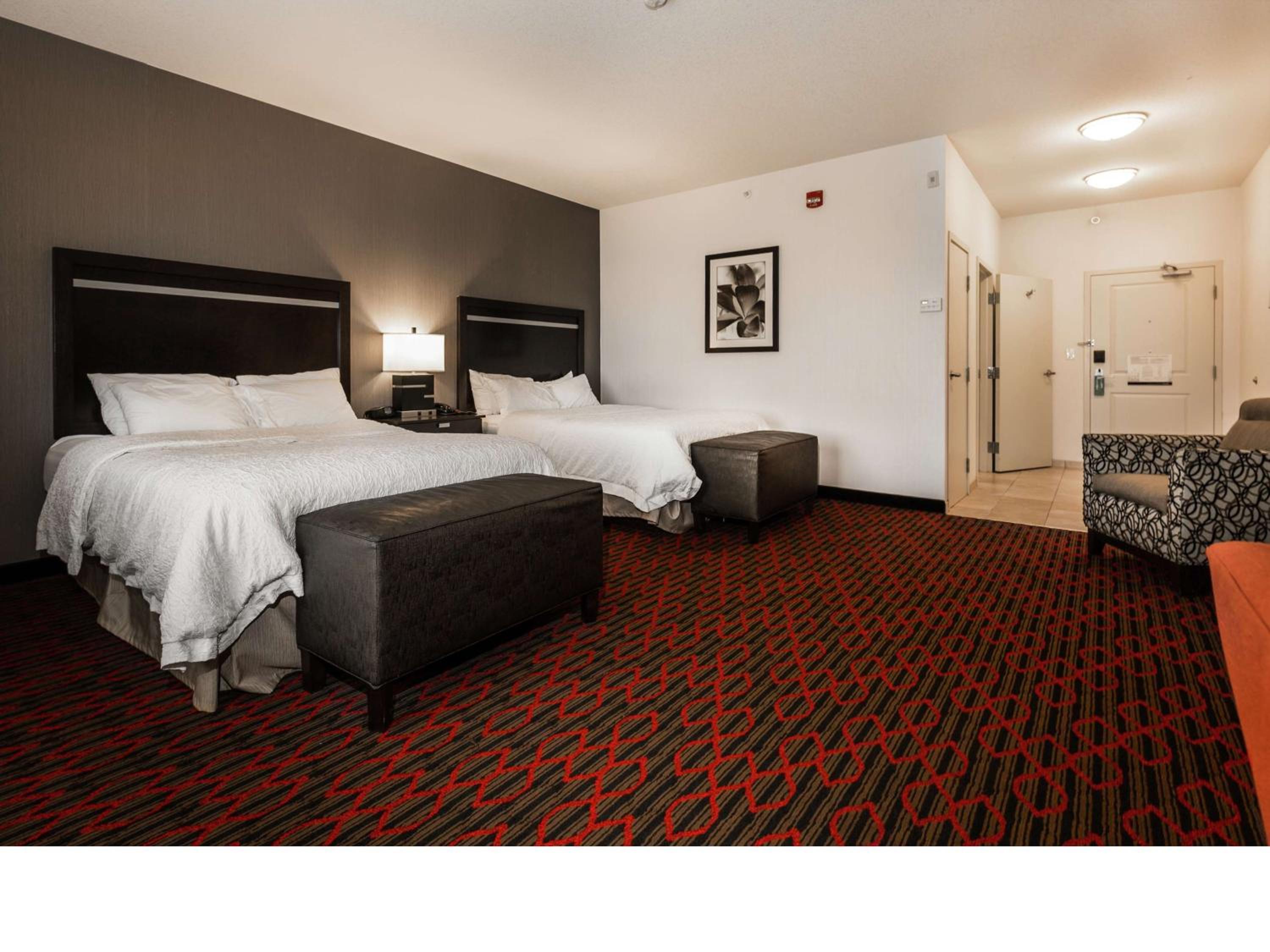 Queen Room with Two Queen Beds - Disability Access/Non-Smoking - Photo 2