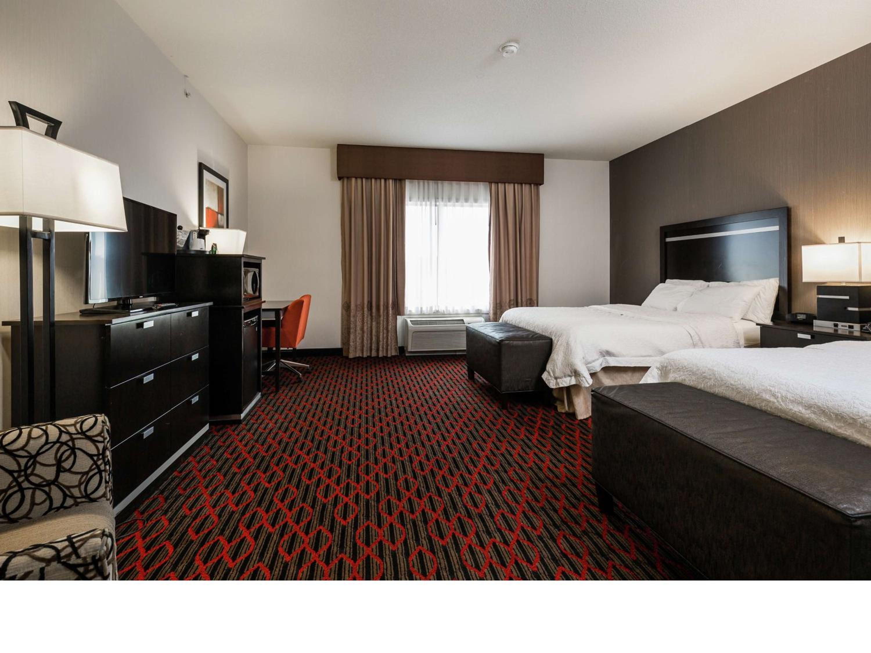 Queen Room with Two Queen Beds - Disability Access/Non-Smoking - Photo 3