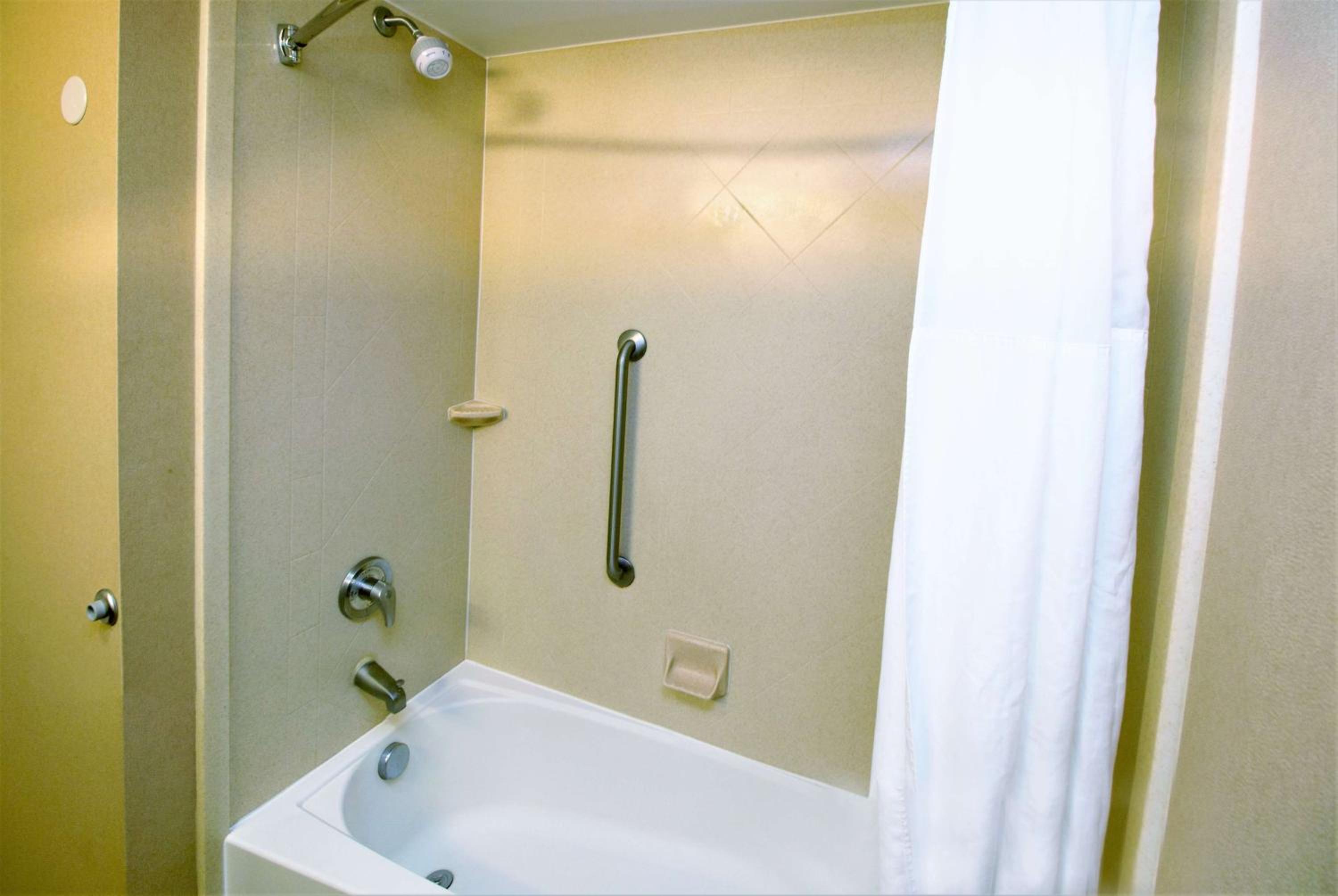 Room with Two Queen Beds - Non-Smoking - Photo 5