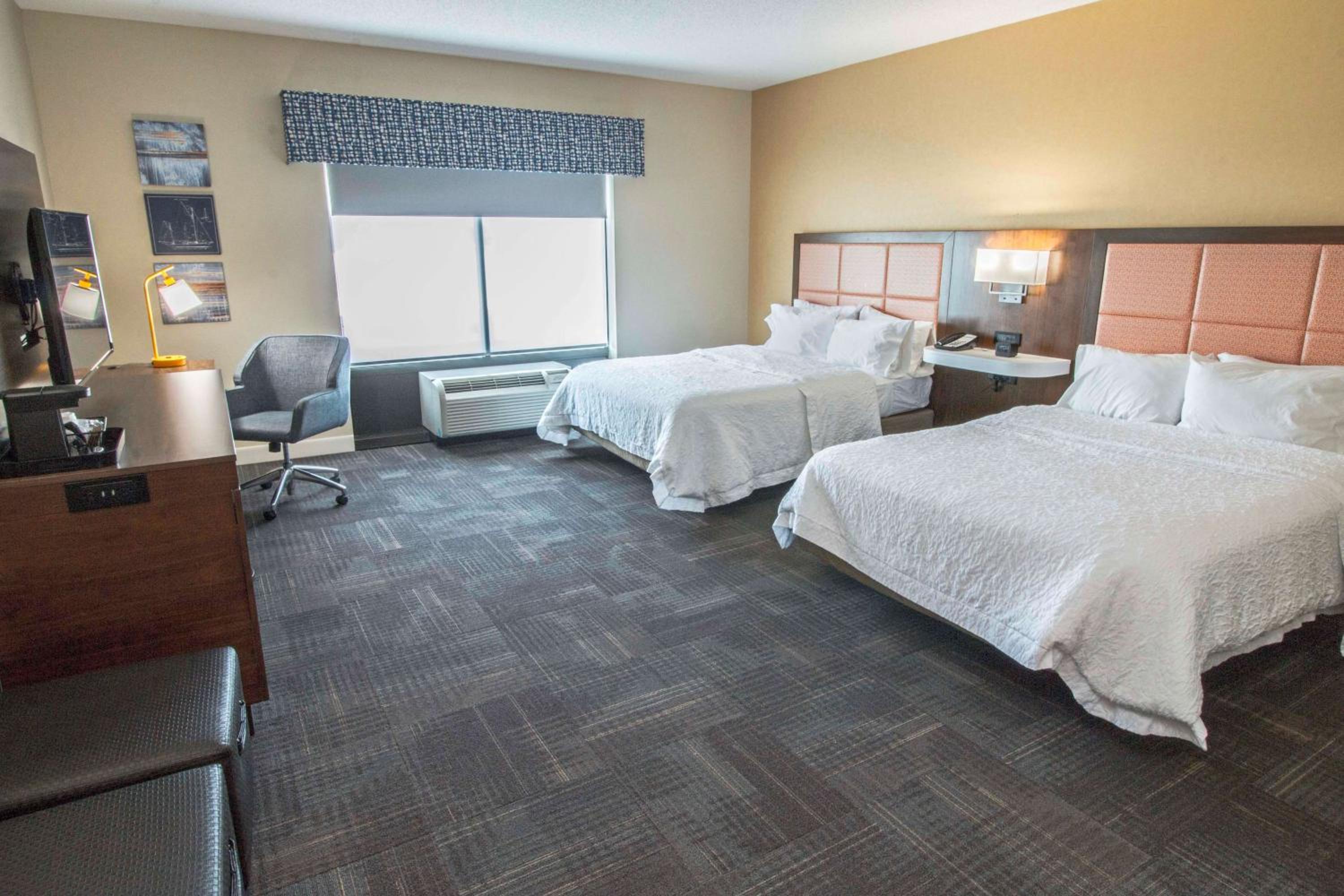 Queen Room with Two Queen Beds - Mobility and Hearing Access/Non-Smoking - Photo 5