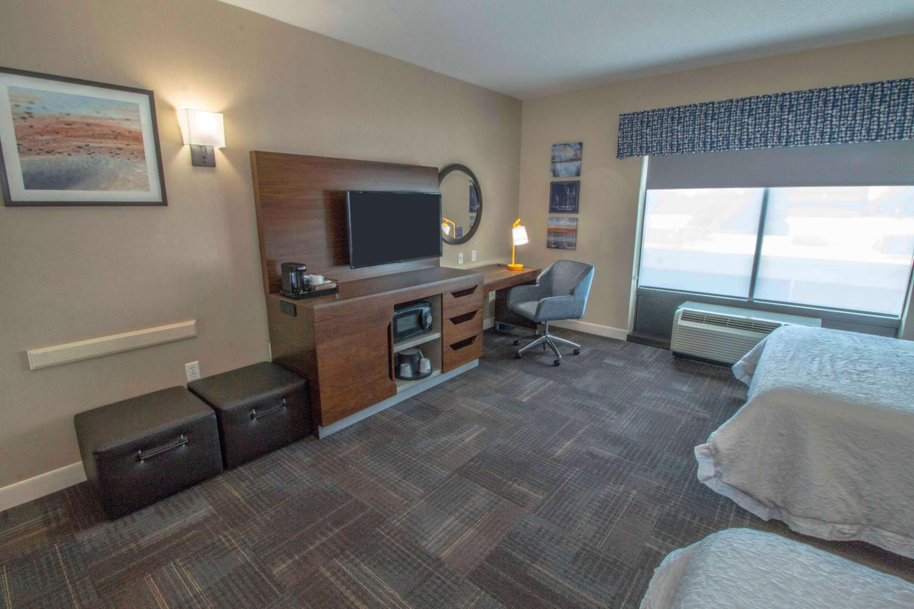 Queen Room with Two Queen Beds - Mobility and Hearing Access/Non-Smoking - Photo 4