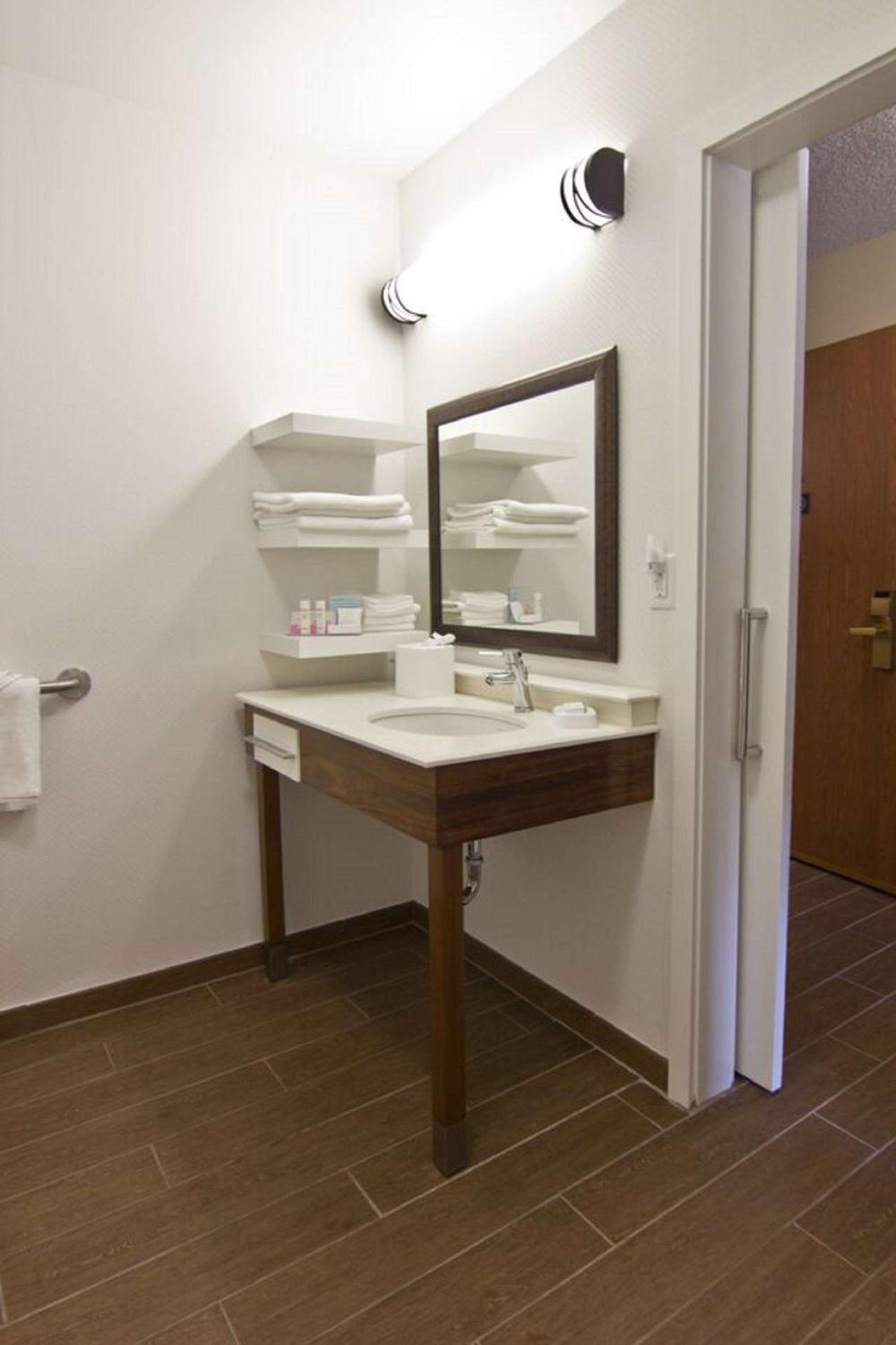King Room - Mobility Access/Non-Smoking - Photo 3
