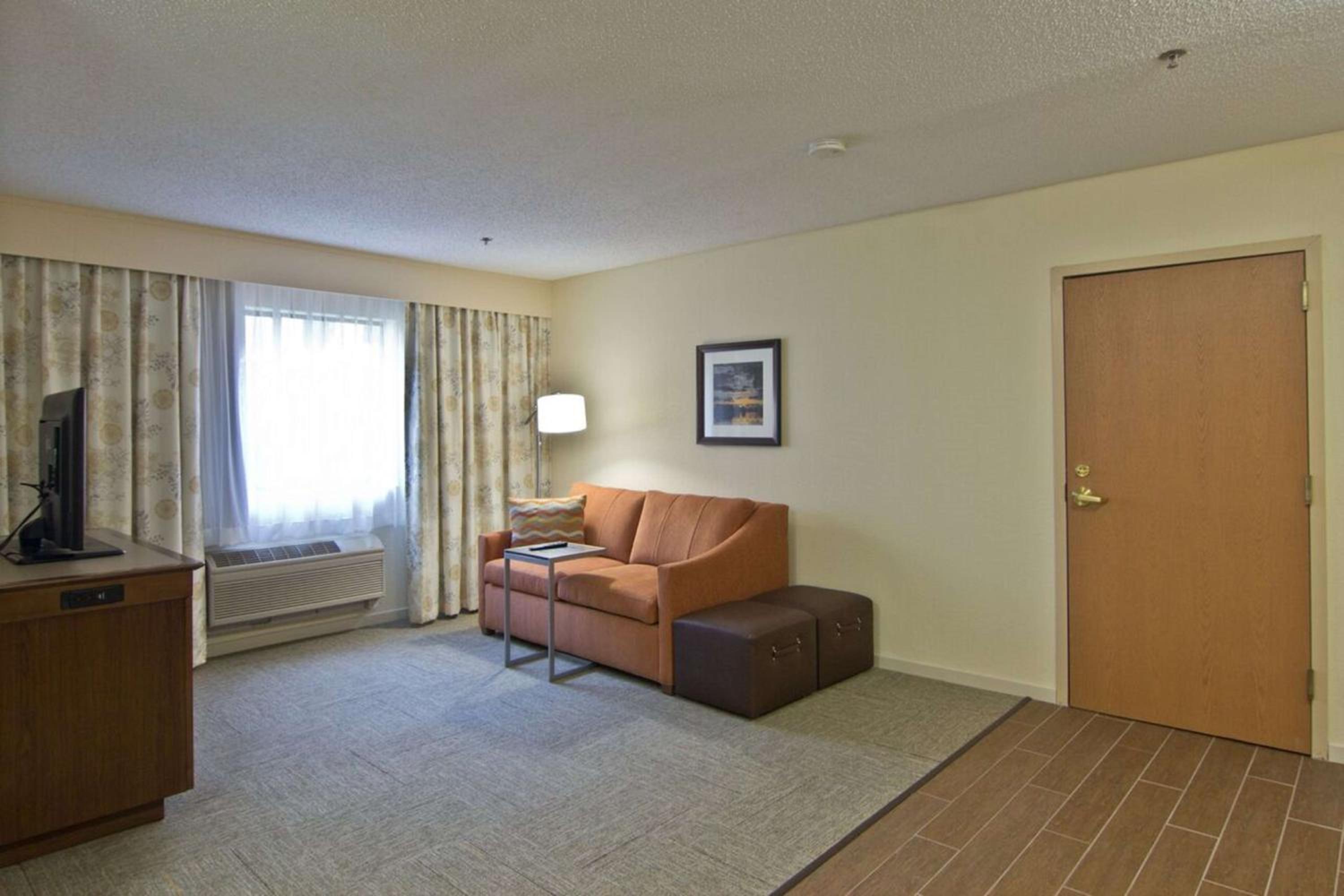 One-Bedroom King Suite - No Kitchen - Photo 1