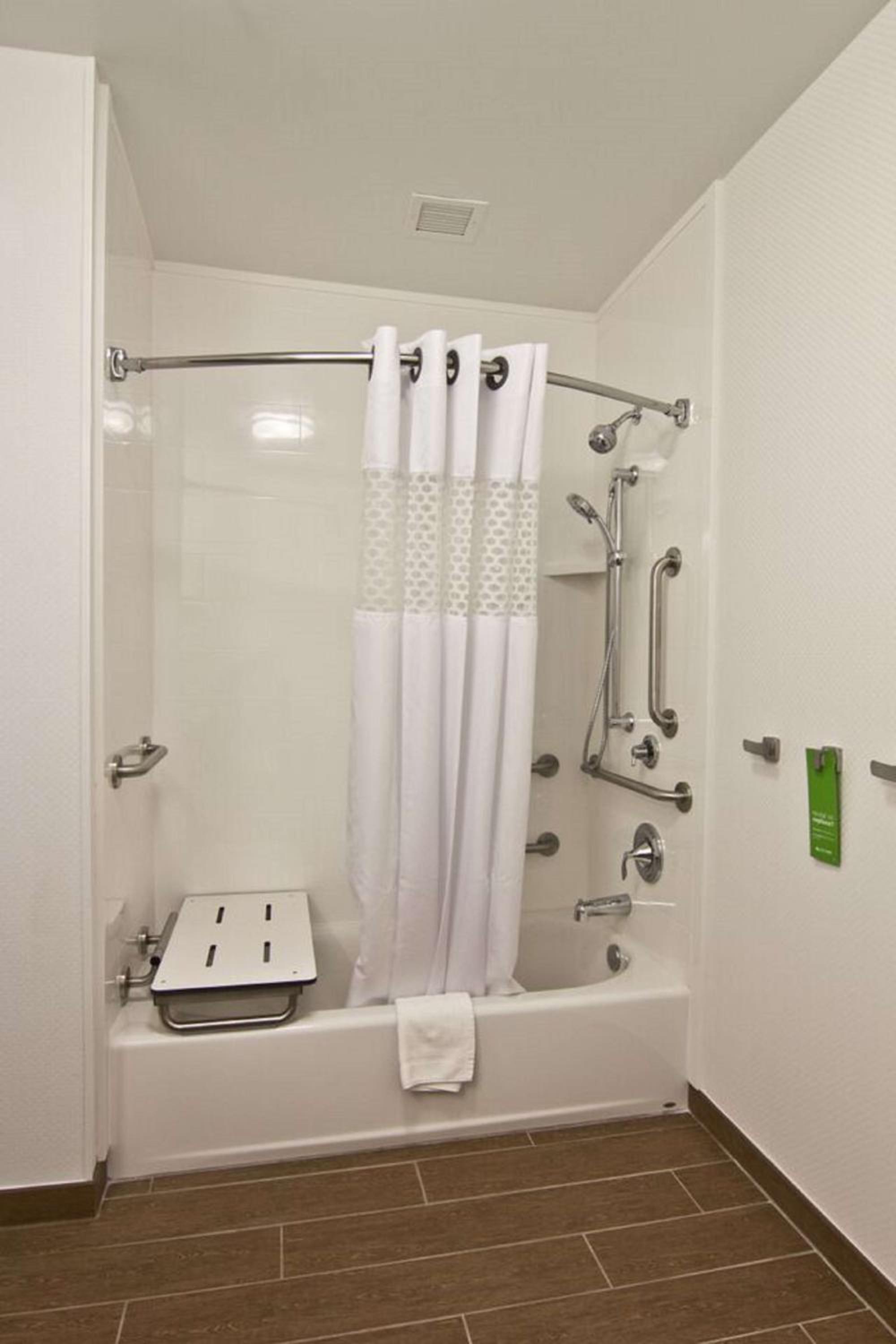 King Room - Mobility Access/Non-Smoking - Photo 4
