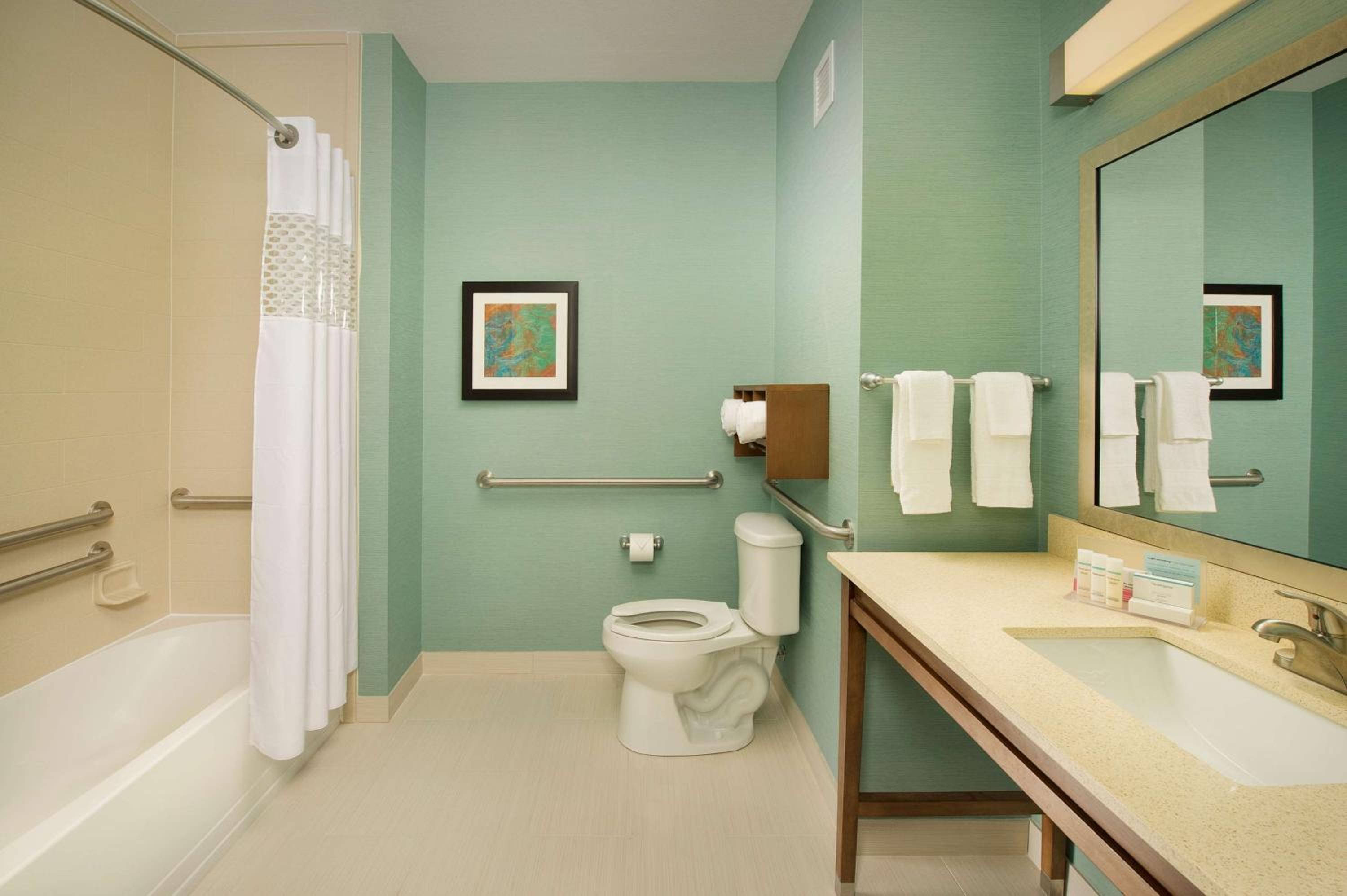 King Room with Accessible Tub - Mobility and Hearing Access/Non-Smoking photo 2