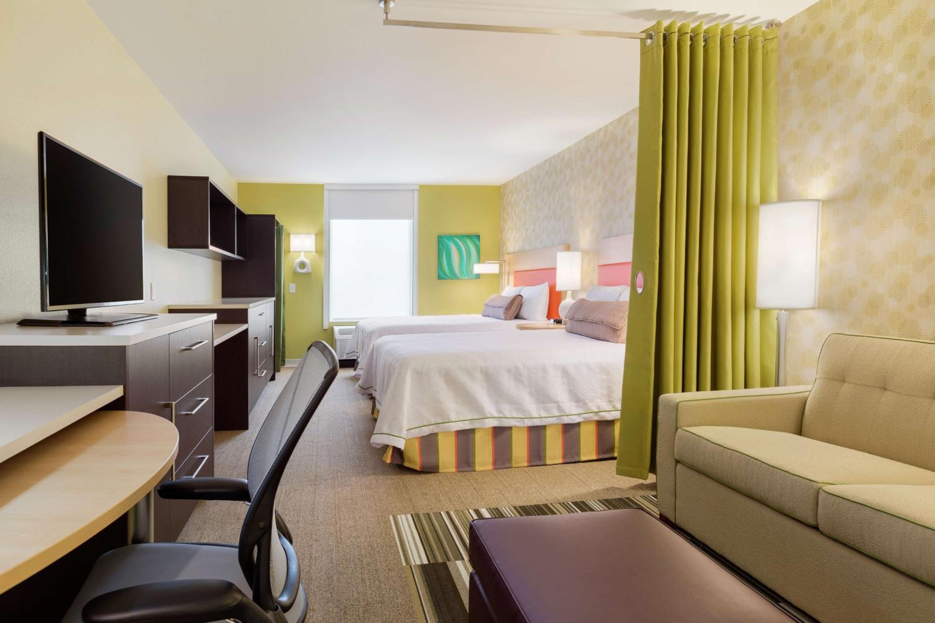 Queen Studio Suite