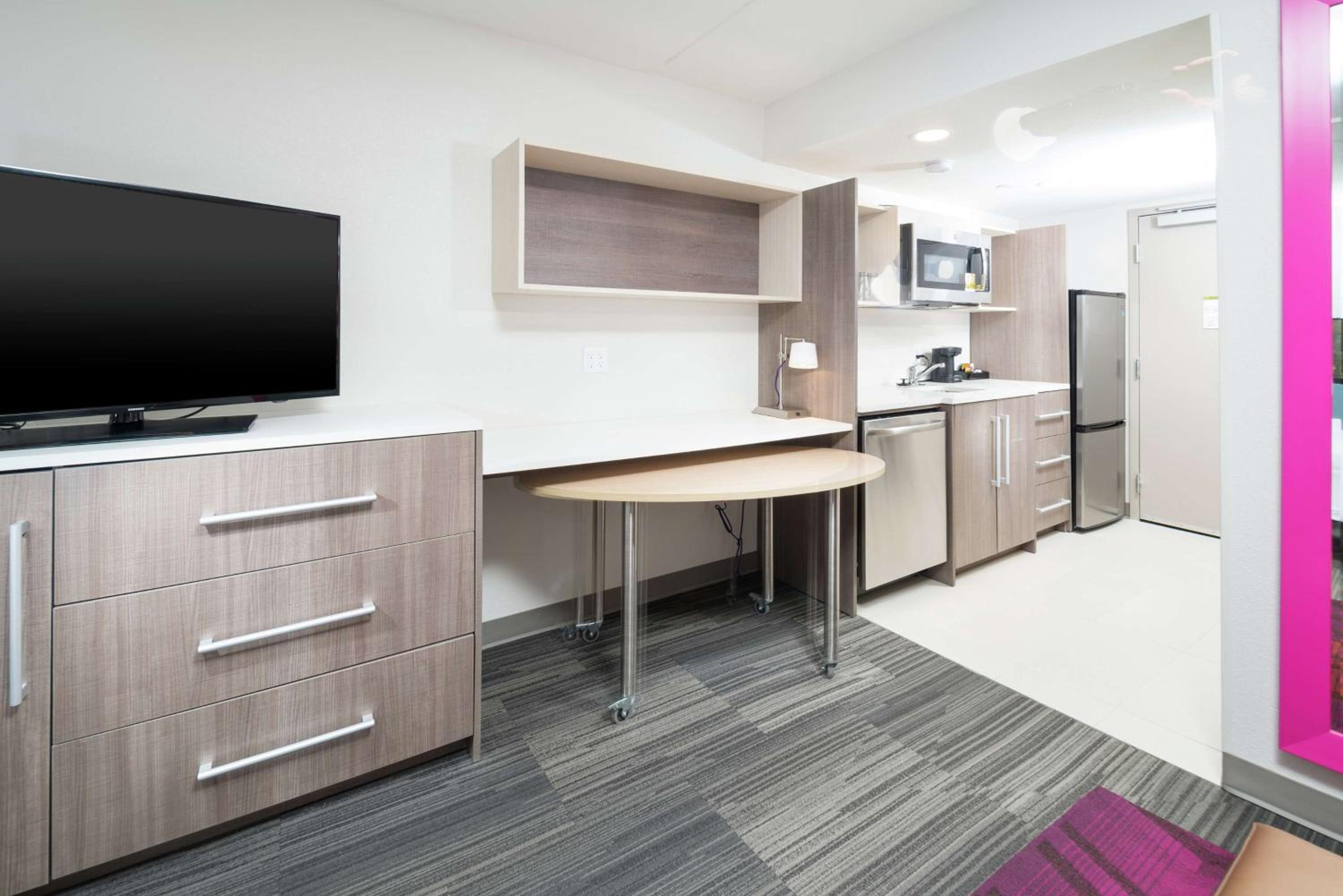 King Studio Suite - Non-Smoking - Photo 6
