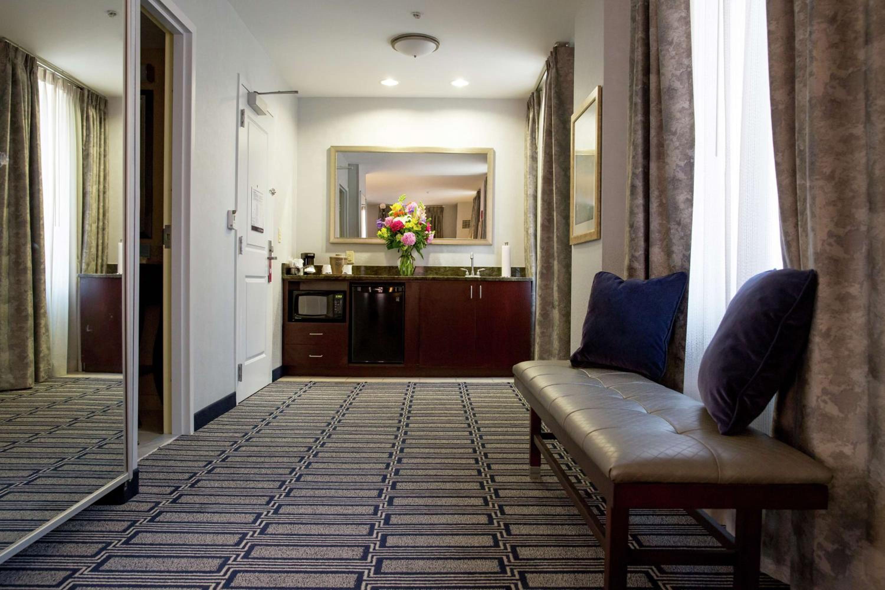 King Room with Sofa Bed - Non-Smoking - Photo 7