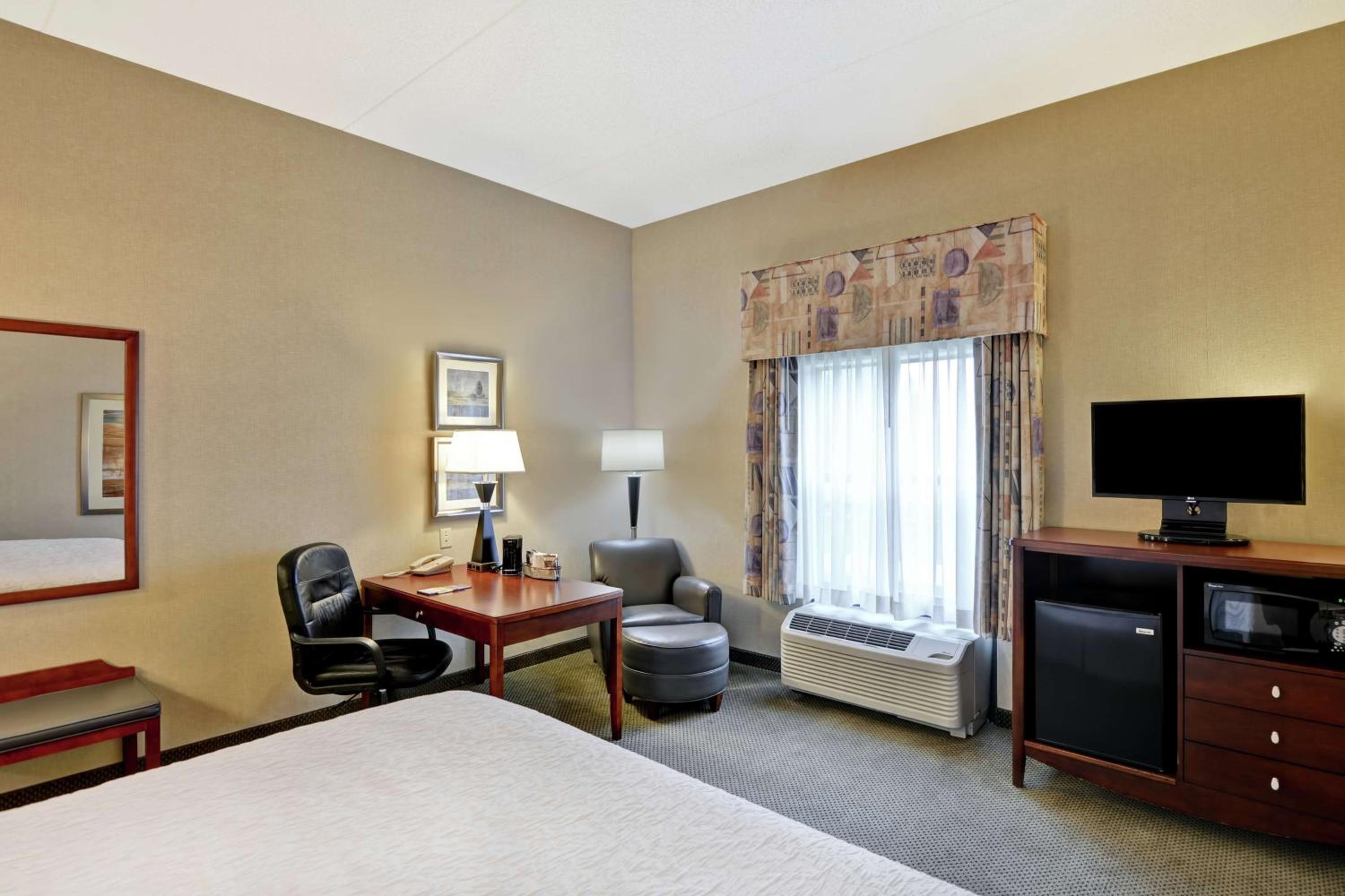 King Room with King Bed - Non-Smoking