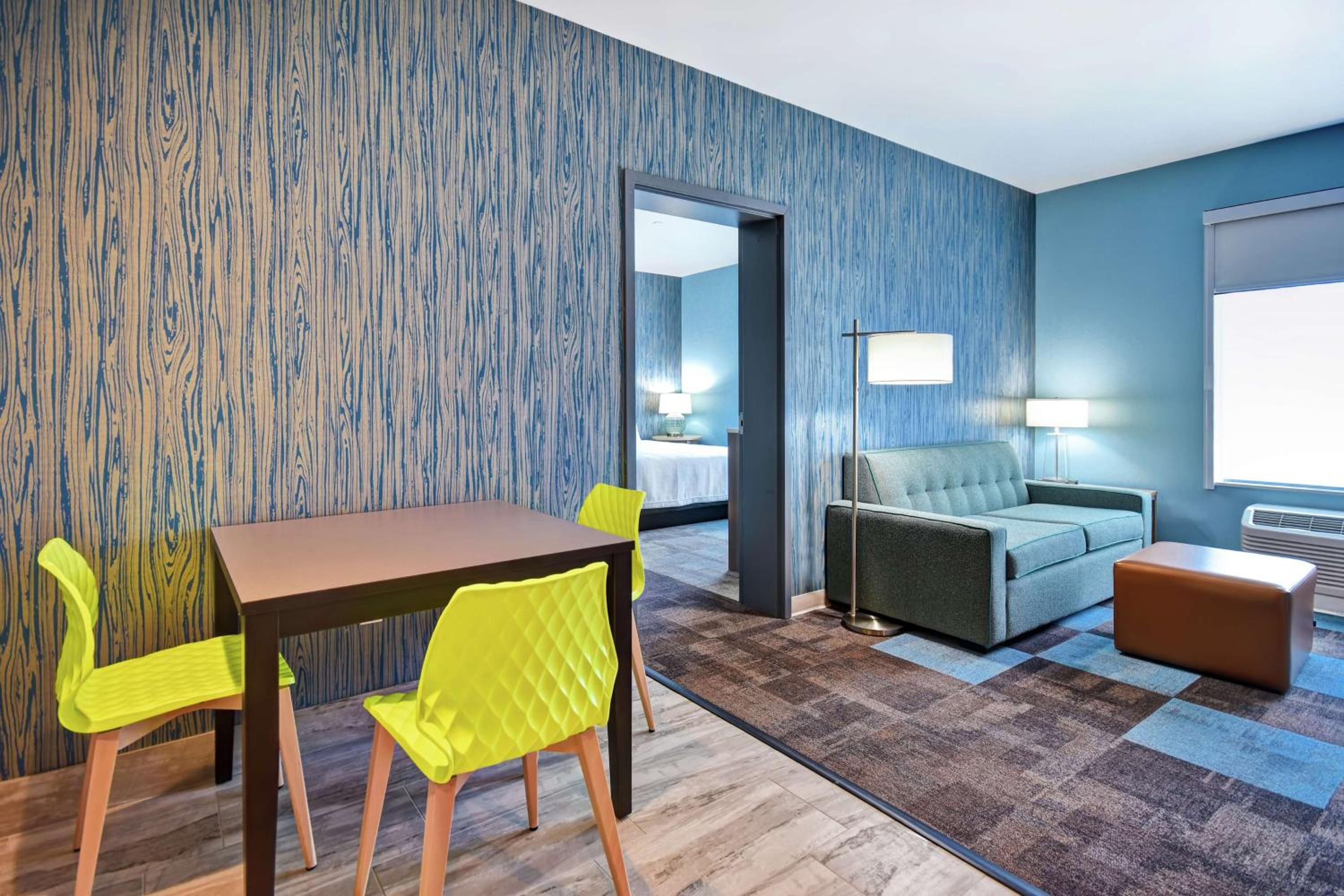One-Bedroom King Suite - Non-Smoking