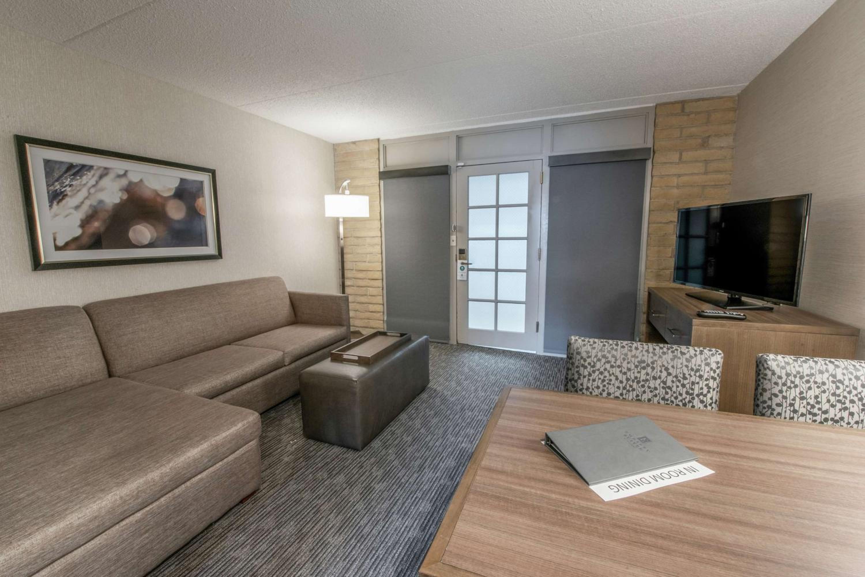 Two-Room King Suite - Non-Smoking - Photo 3