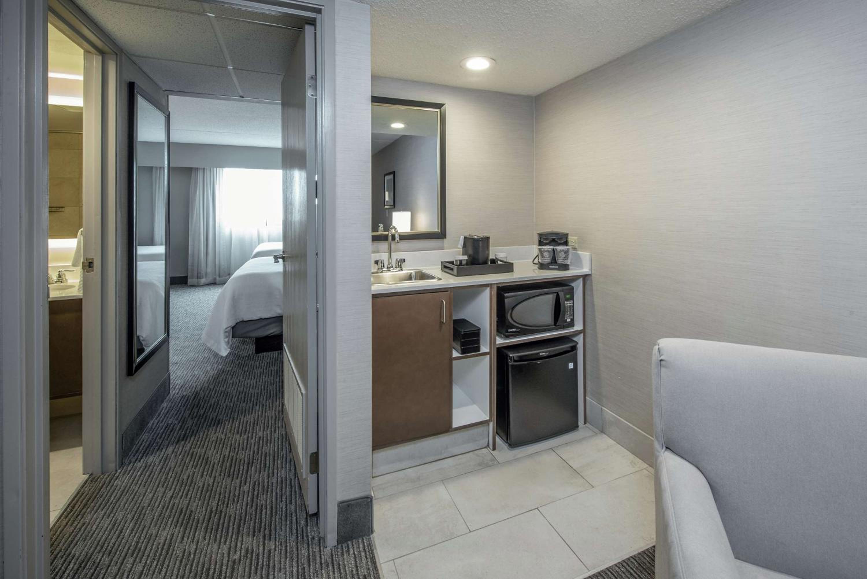 Suite with Two Double Beds - Non-Smoking - Photo 4