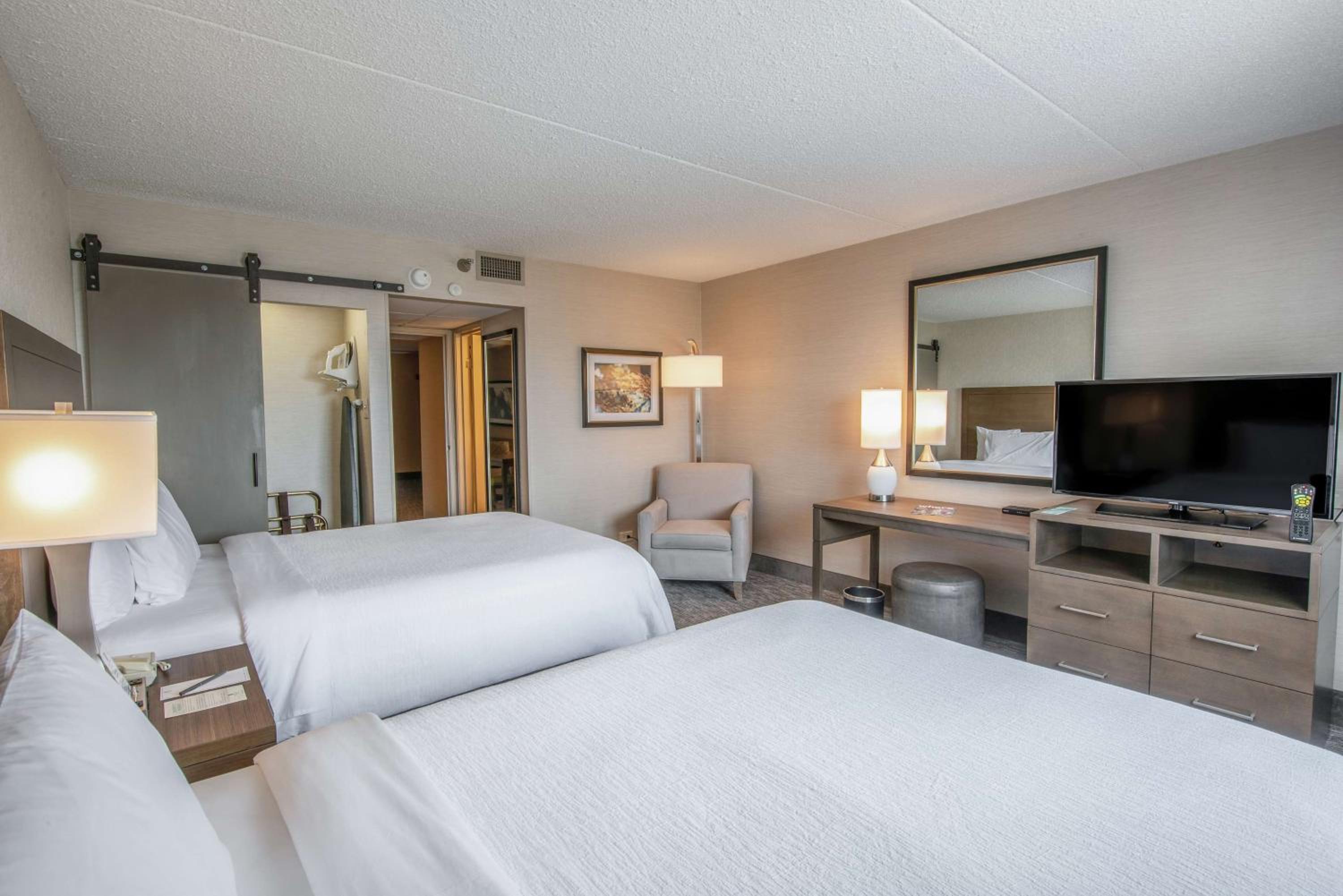 Suite with Two Double Beds - Non-Smoking - Photo 5