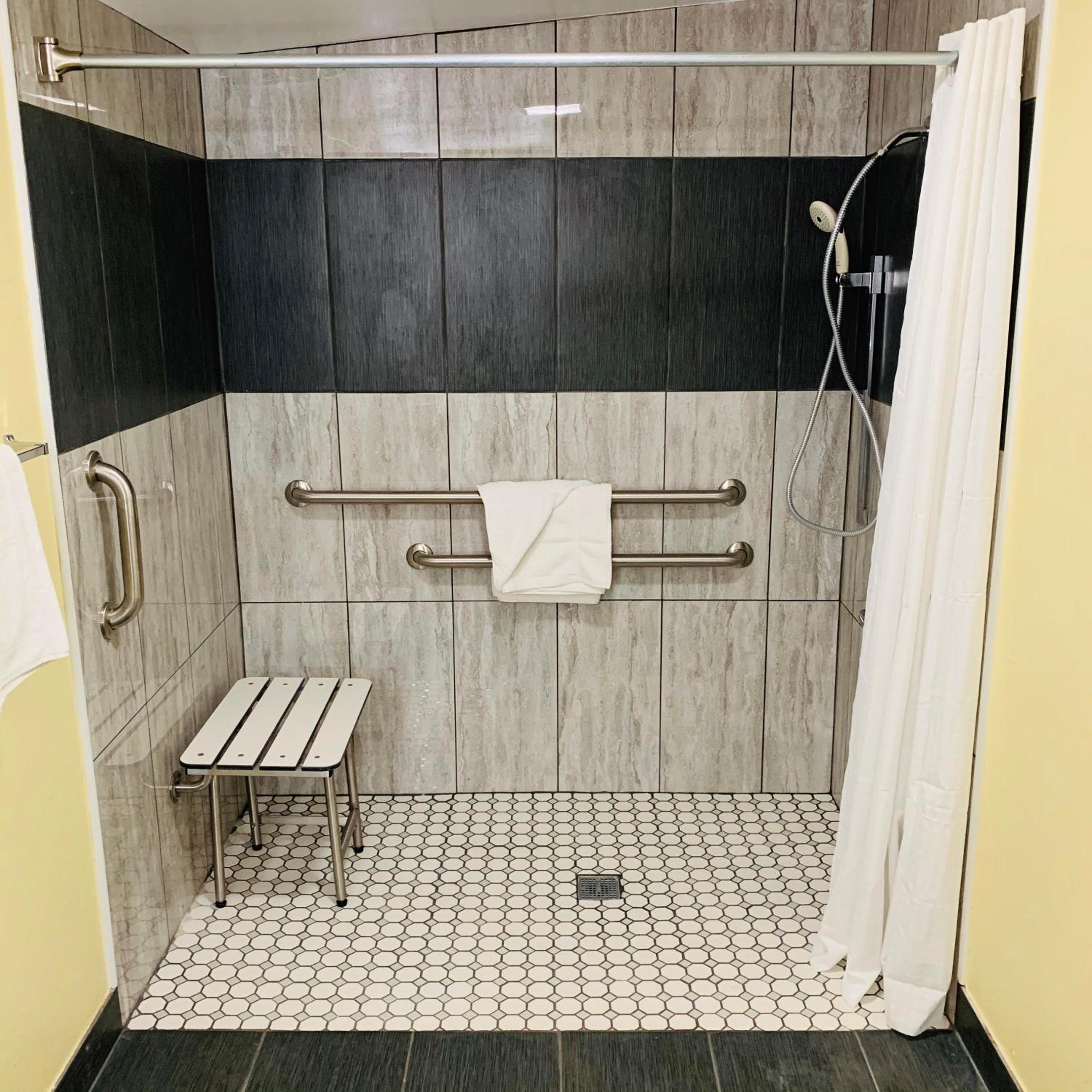 King Room - Disability Access - Photo 3