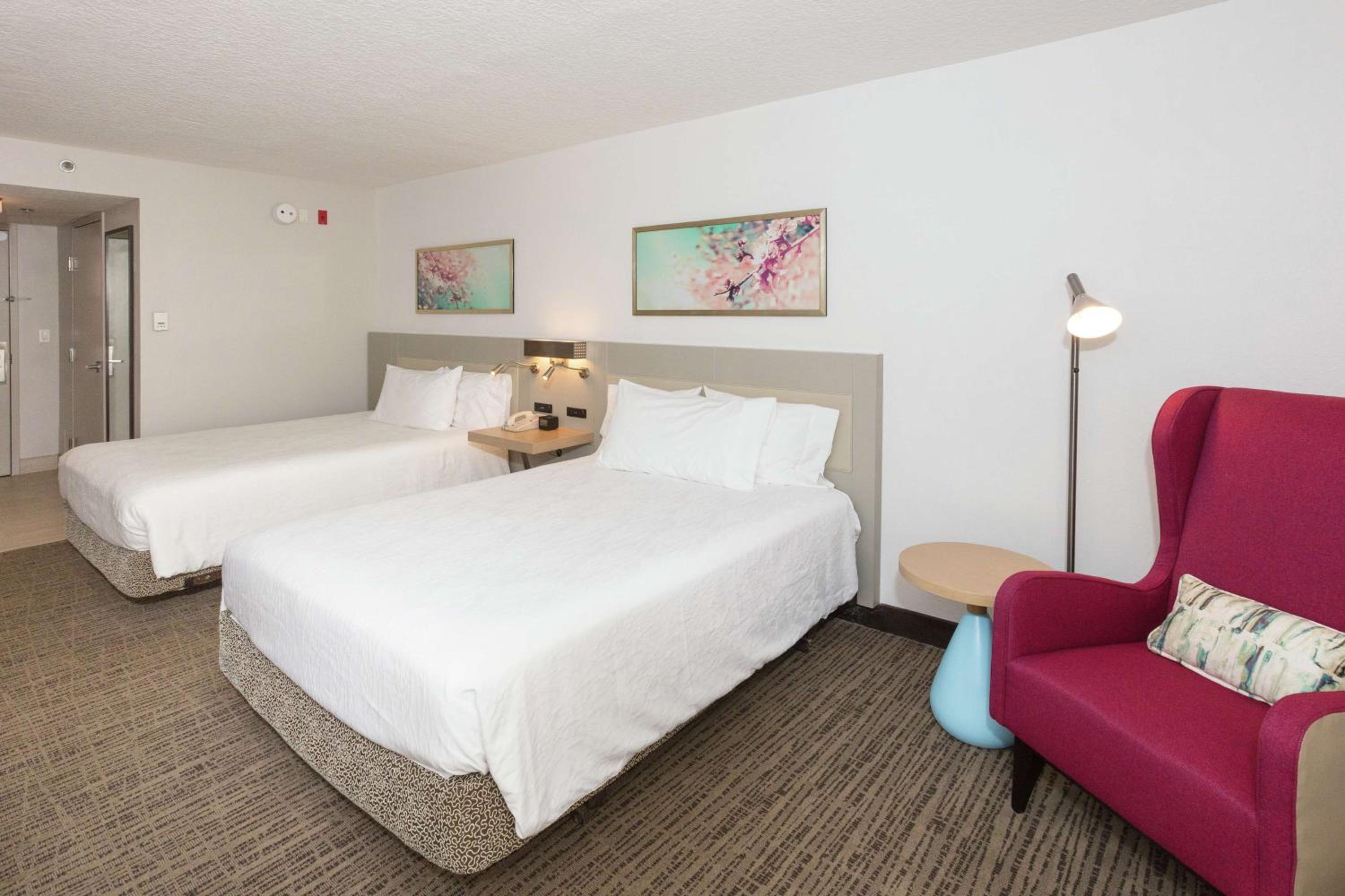 Queen Room with Two Queen Beds - Photo 5