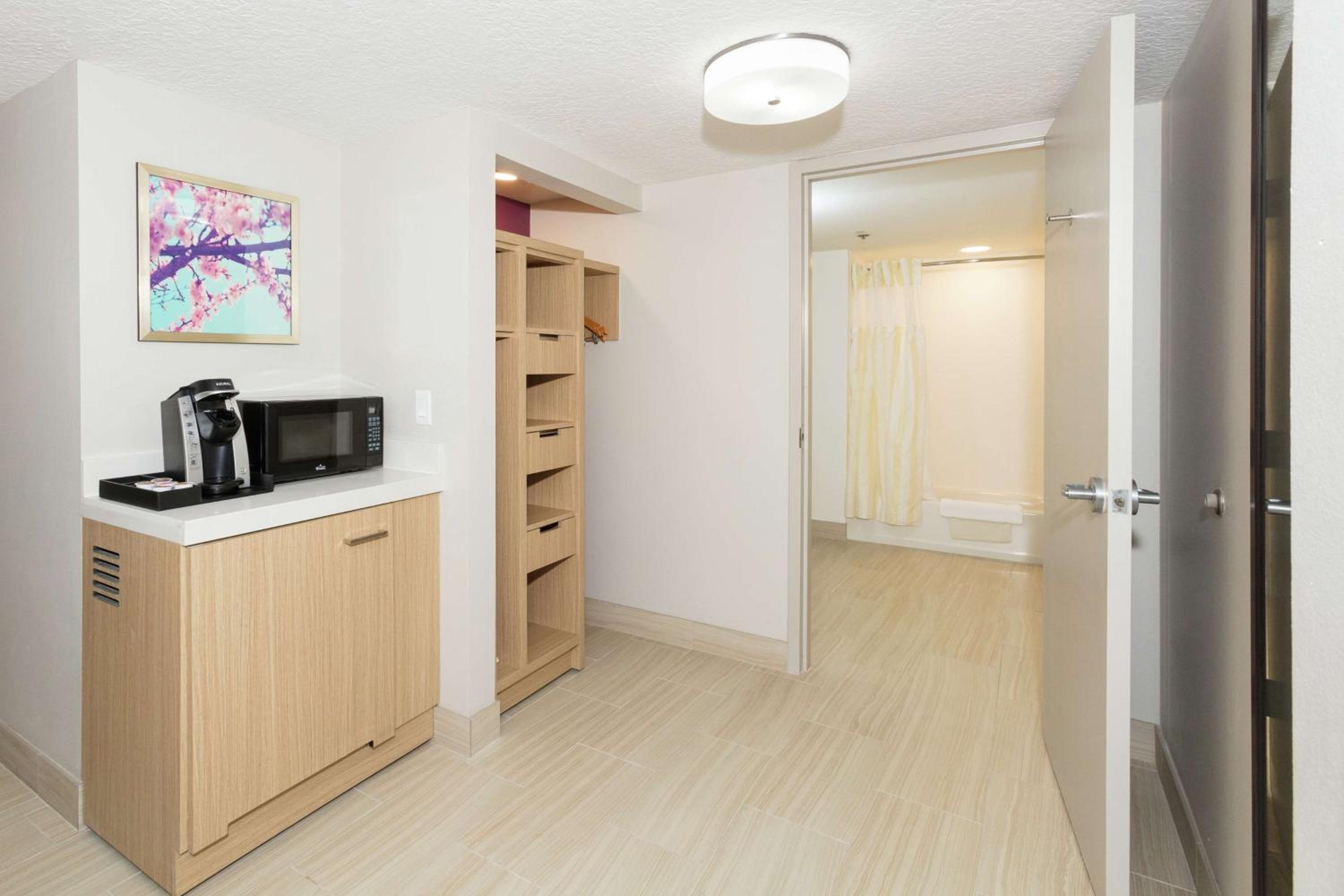 Deluxe Junior Suite - Photo 2