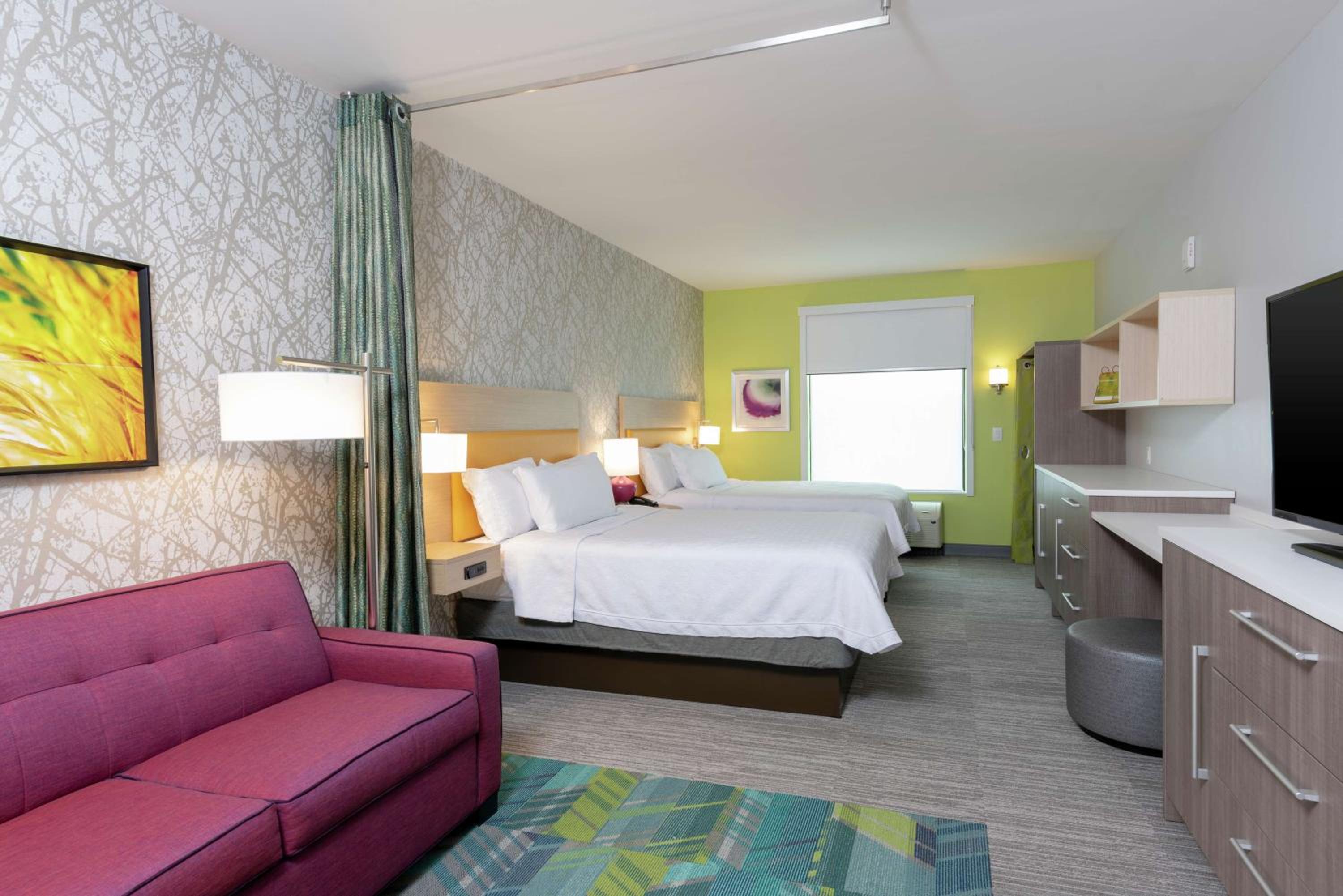 Queen Studio with Two Queen Beds - Hearing Accessible/Non-Smoking photo 3