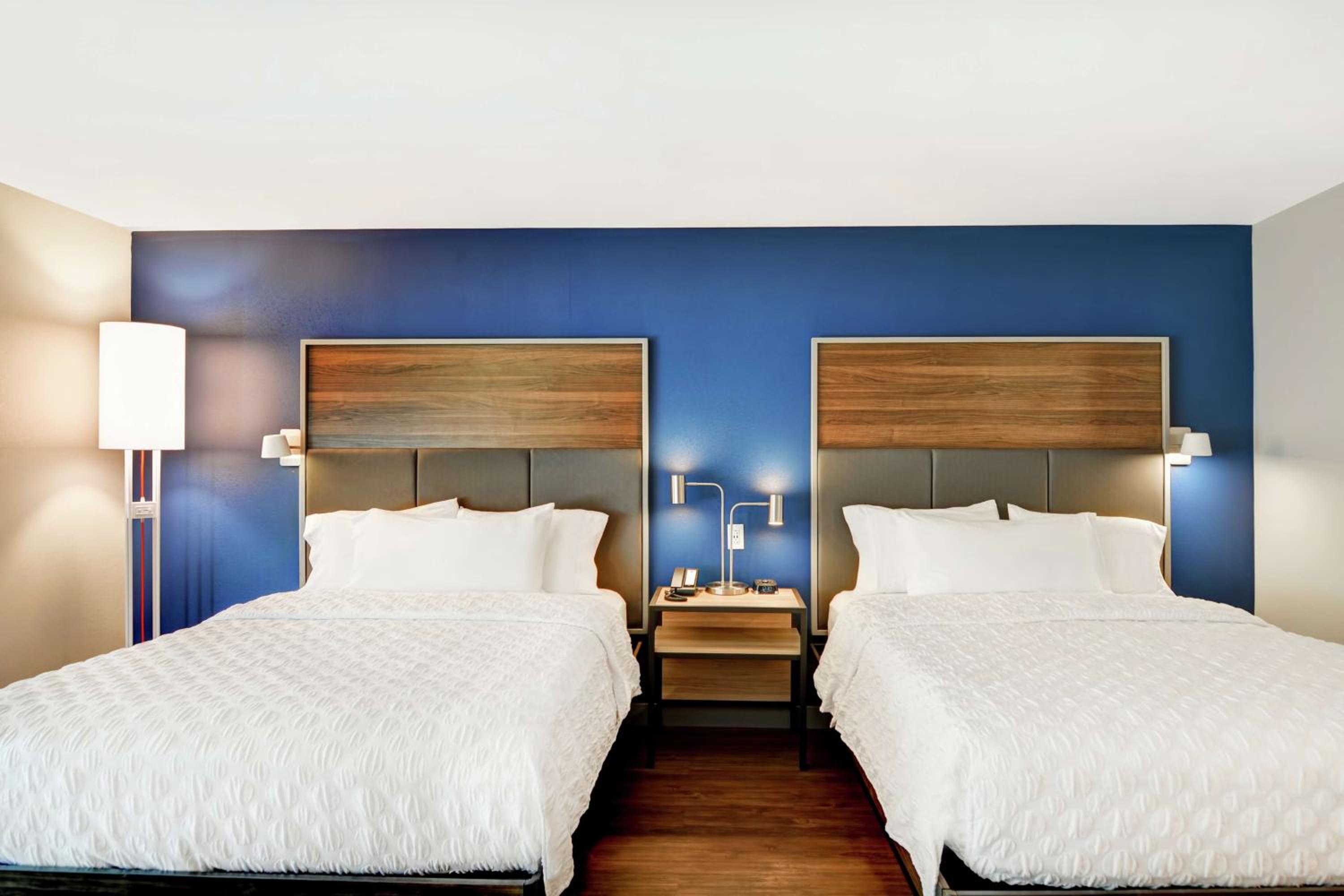 Queen Room with Two Queen Beds and Accessible Tub - Mobility Access - Photo 1