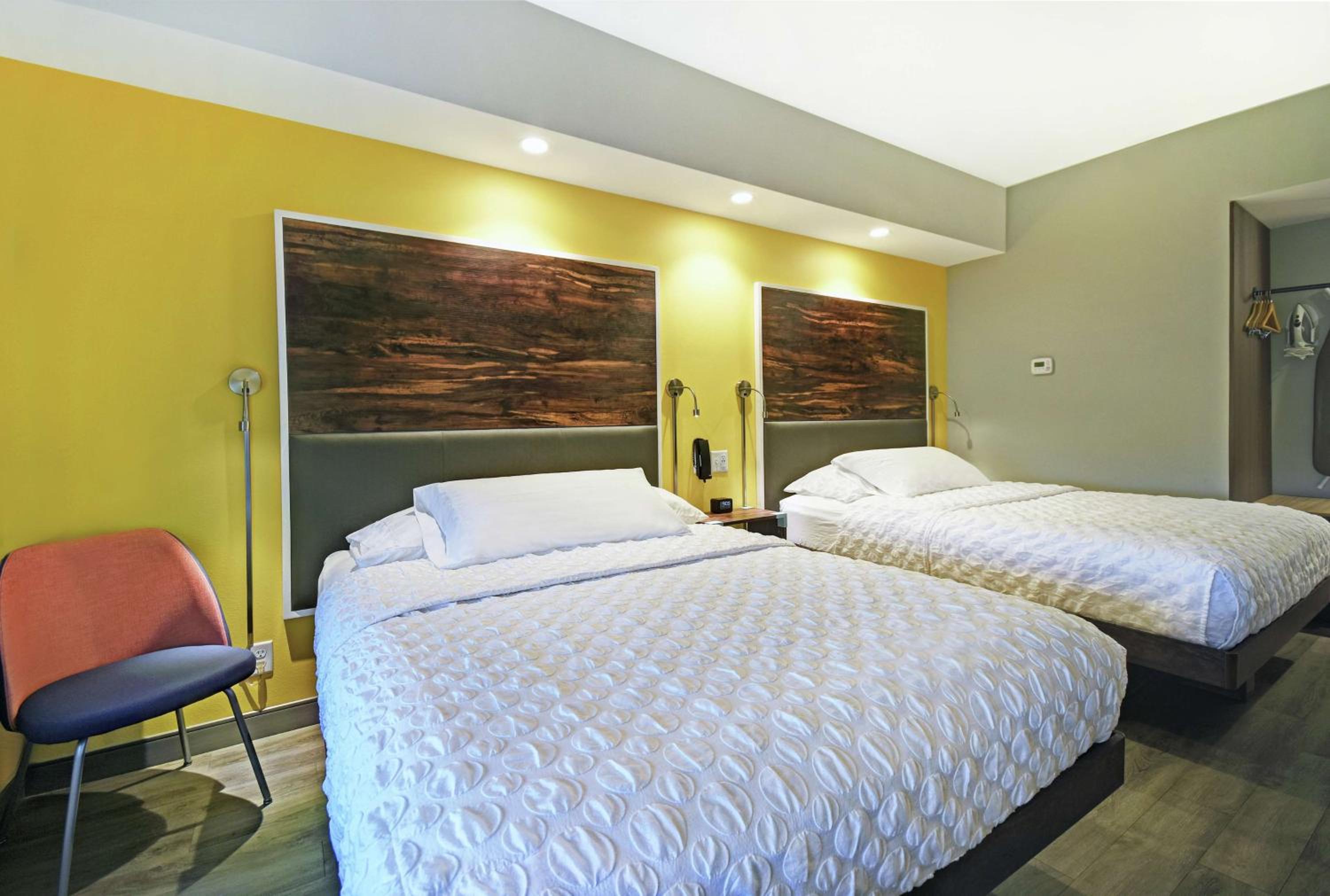 Queen Room with Two Queen Beds - Hearing Access photo 1