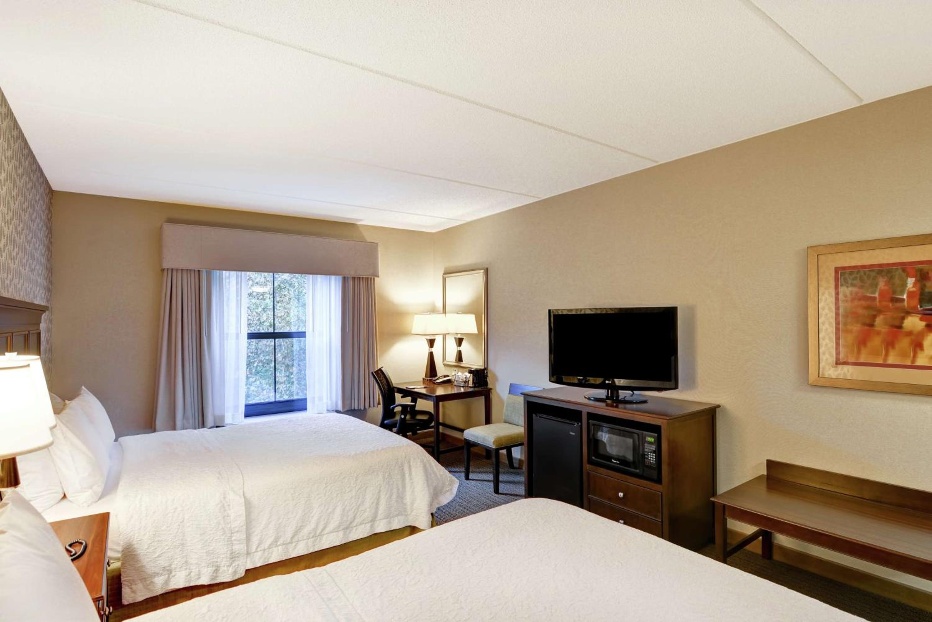 Room with Two Queen Beds - Non-Smoking - Photo 1