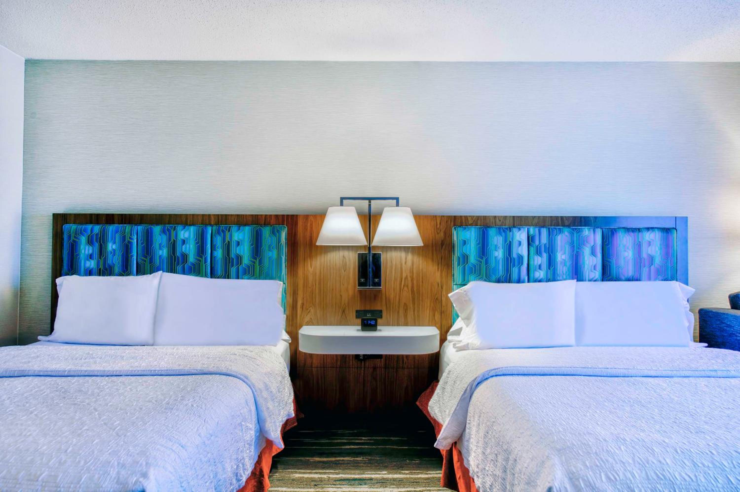 Queen with Two Queen Beds - Non-Smoking - Photo 1