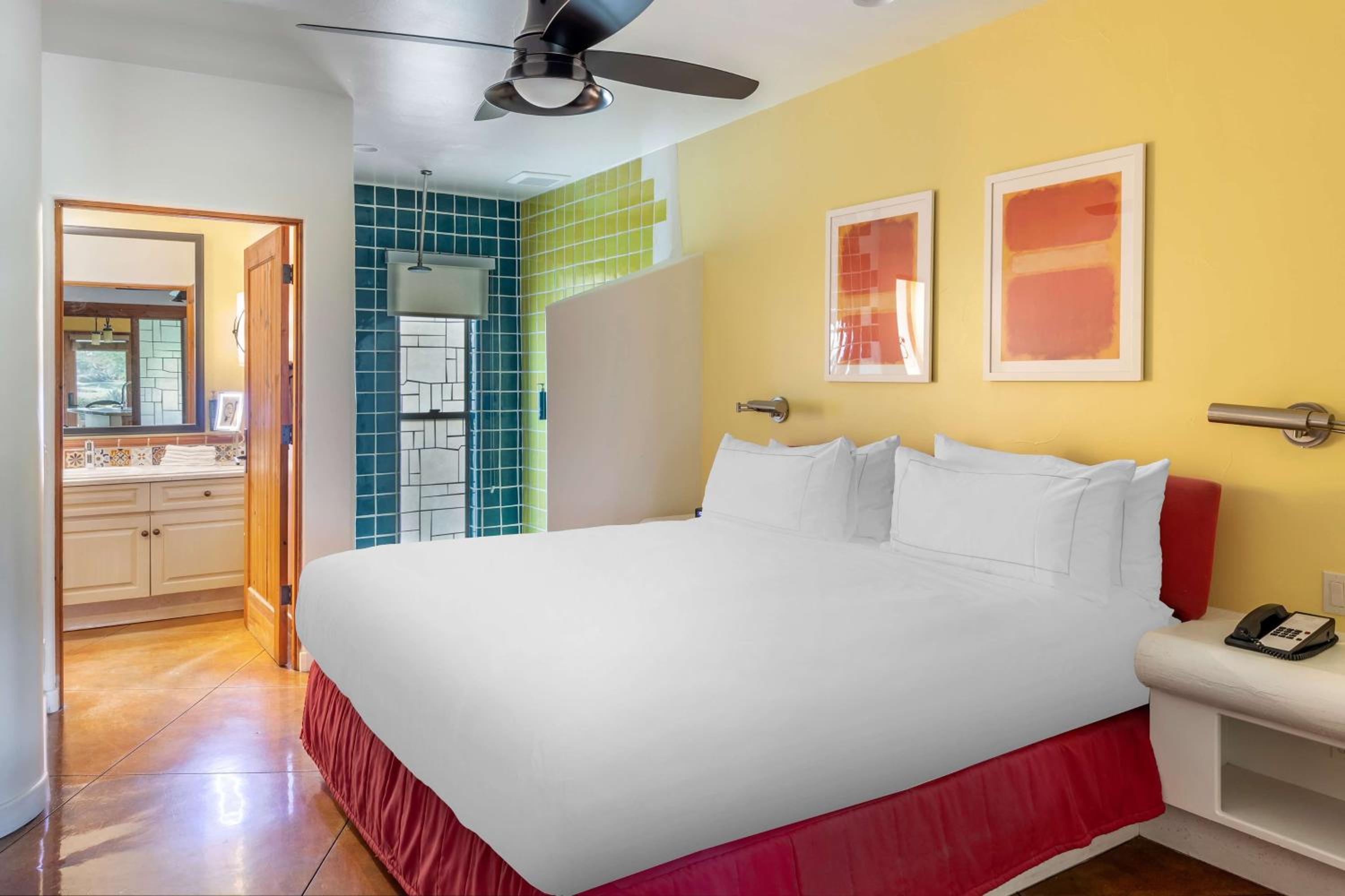1 BEDROOM KING BED - Photo 2
