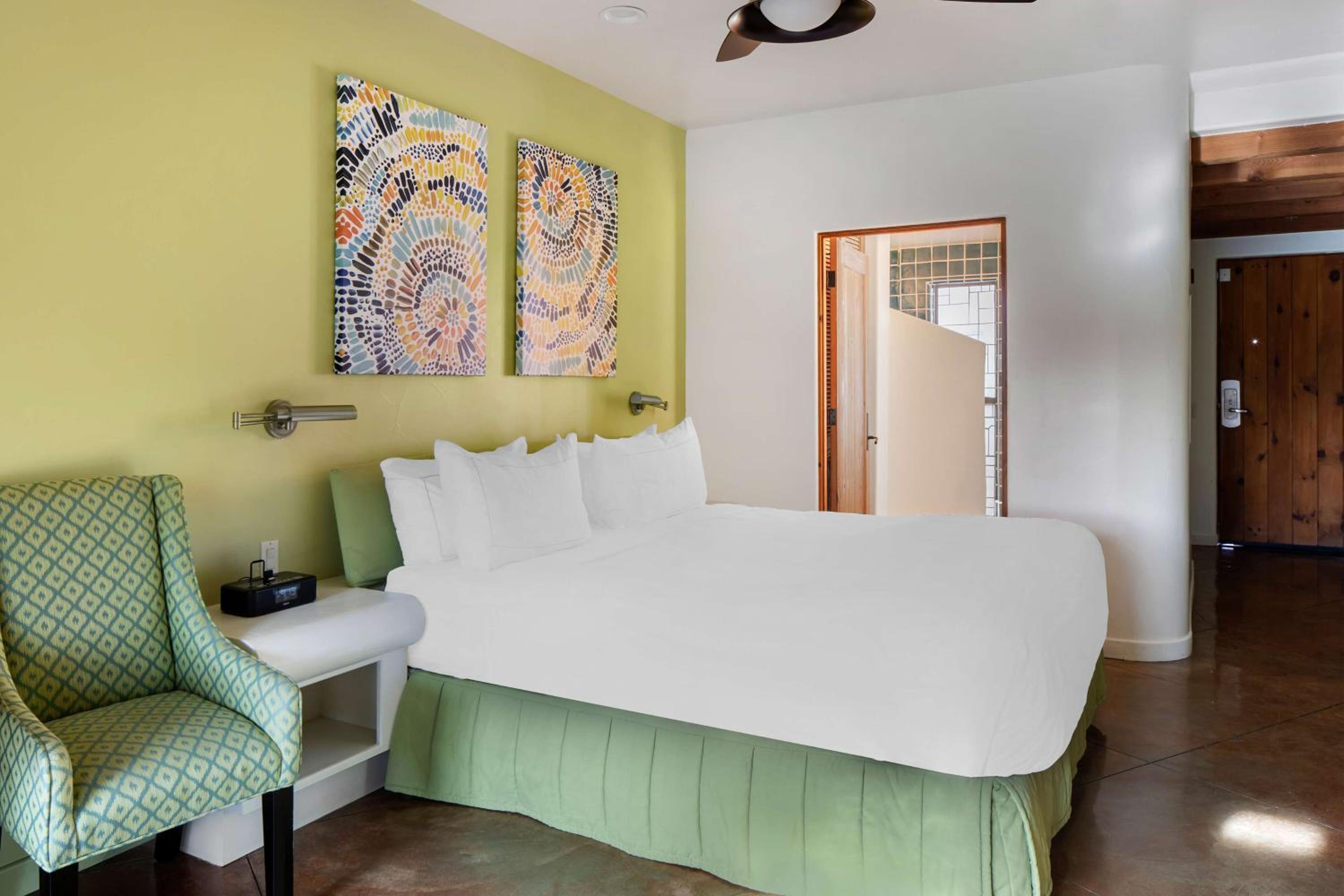 Studio 1 King bed - Photo 4