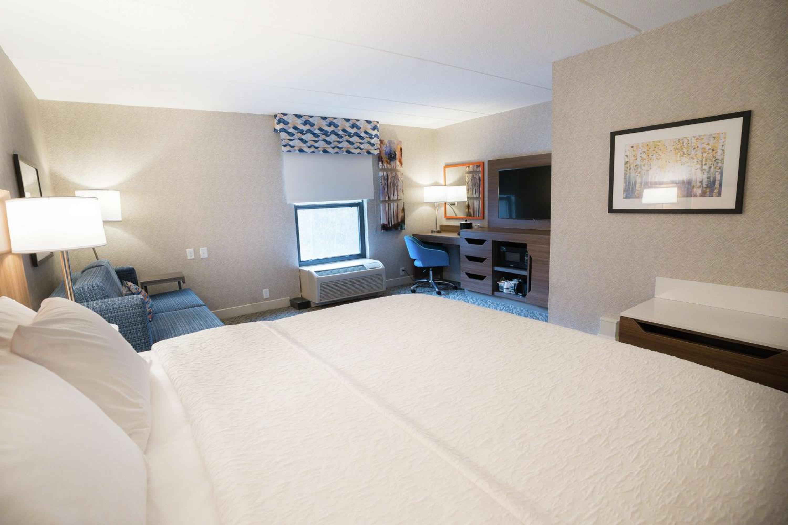King Room with Sofa Bed - Non-Smoking - Photo 2