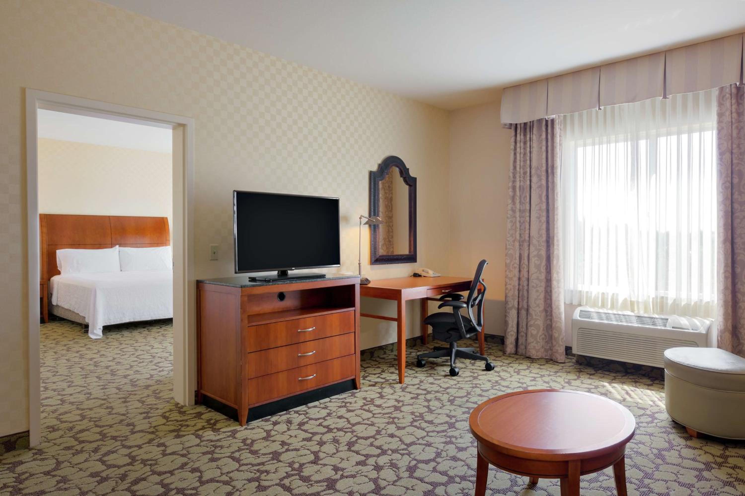 One-Bedroom King Suite - Photo 2
