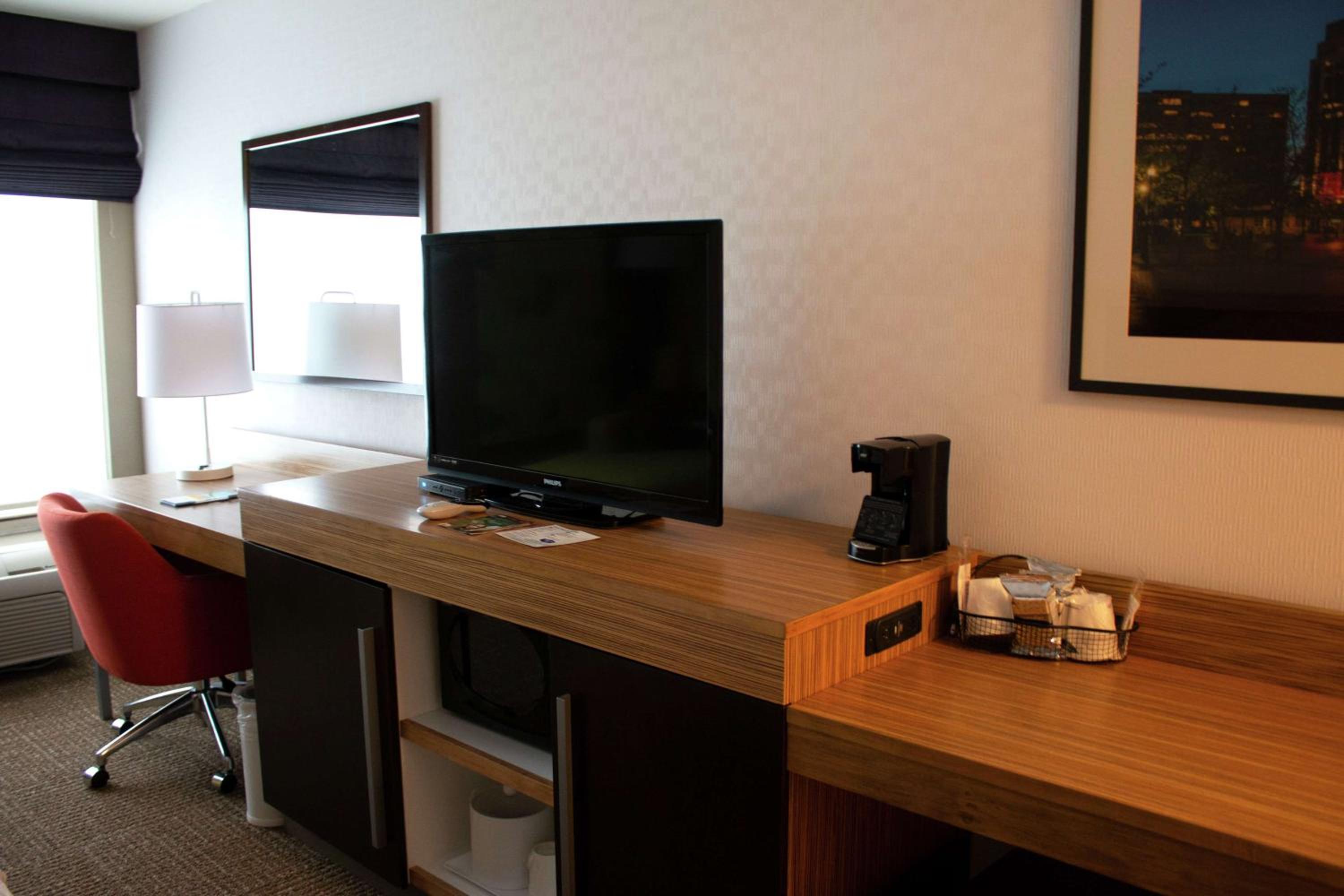 King Room with King Bed - Non-Smoking photo 1
