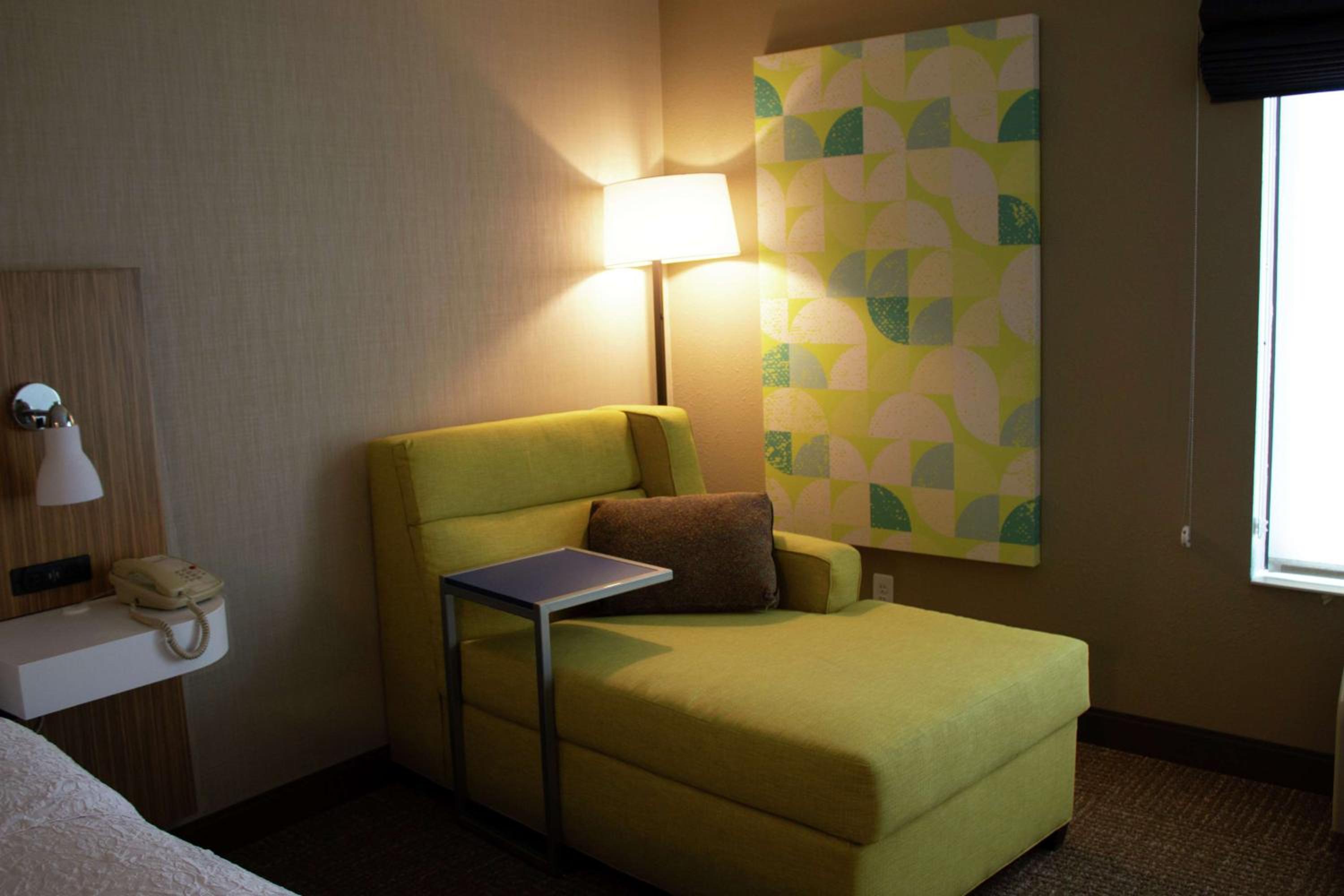King Room with King Bed - Non-Smoking photo 3